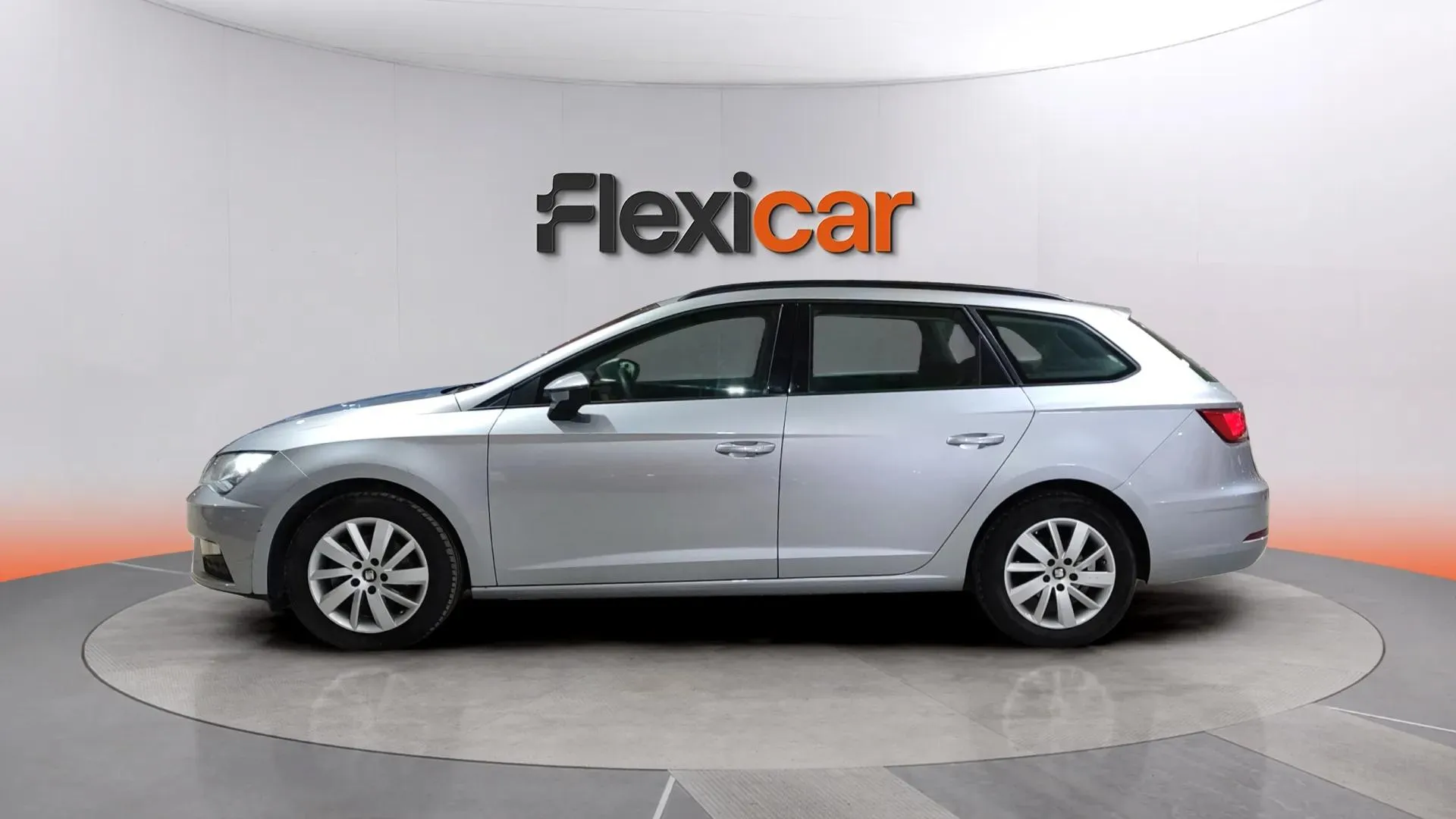 SEAT León ST 1.6 TDI Style Ed Nav - foto 4