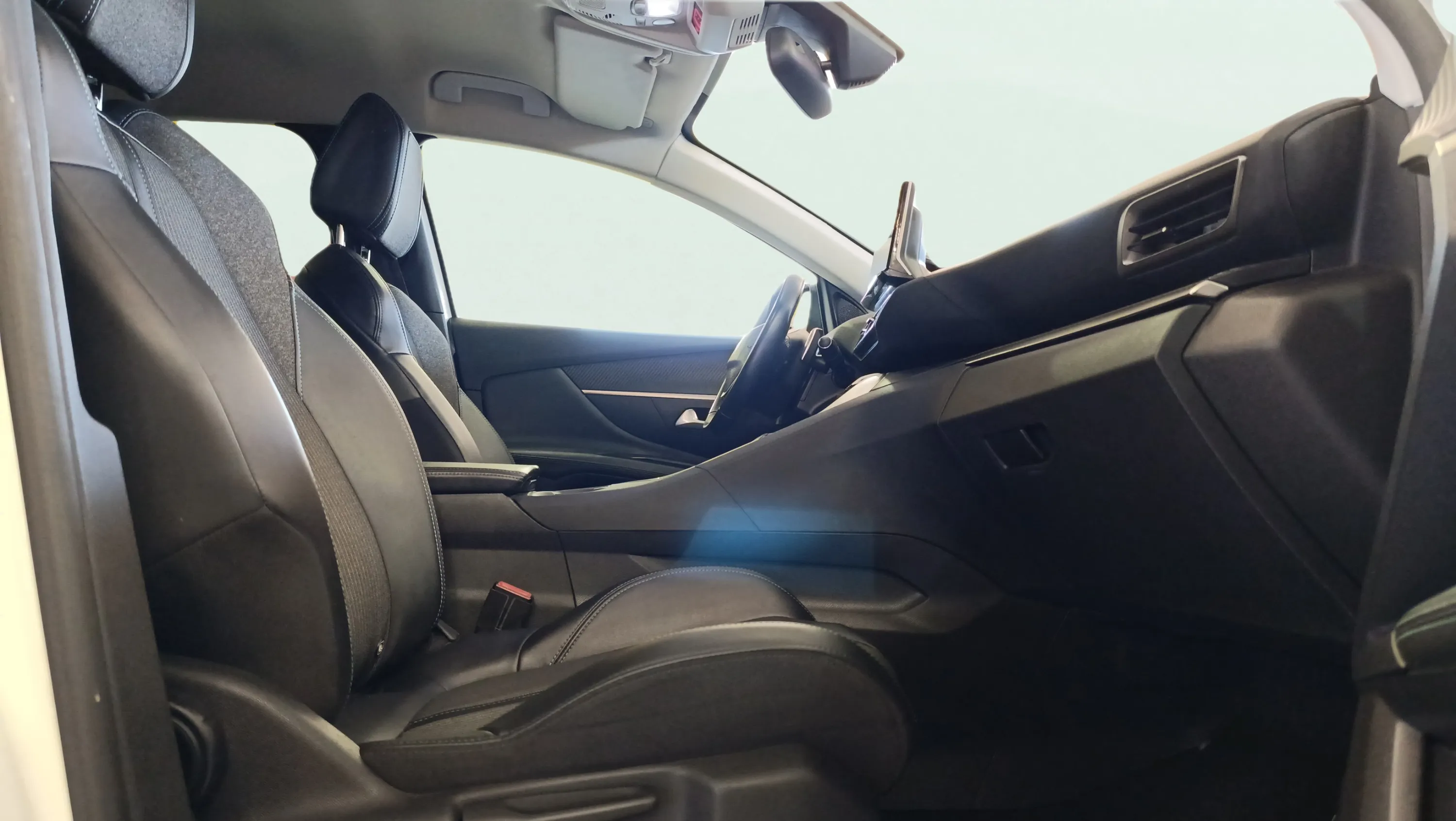 Peugeot 3008 1.2 PureTech Allure EAT8 - foto 31