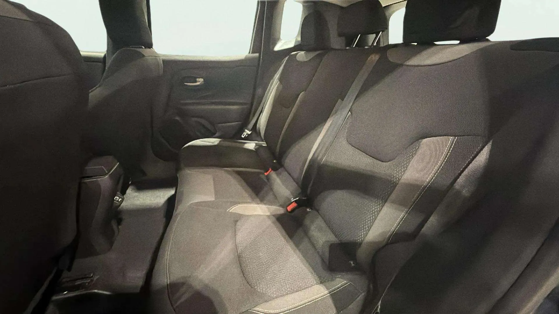 Jeep Renegade eHybrid 1.5 Limited ATX - foto 15