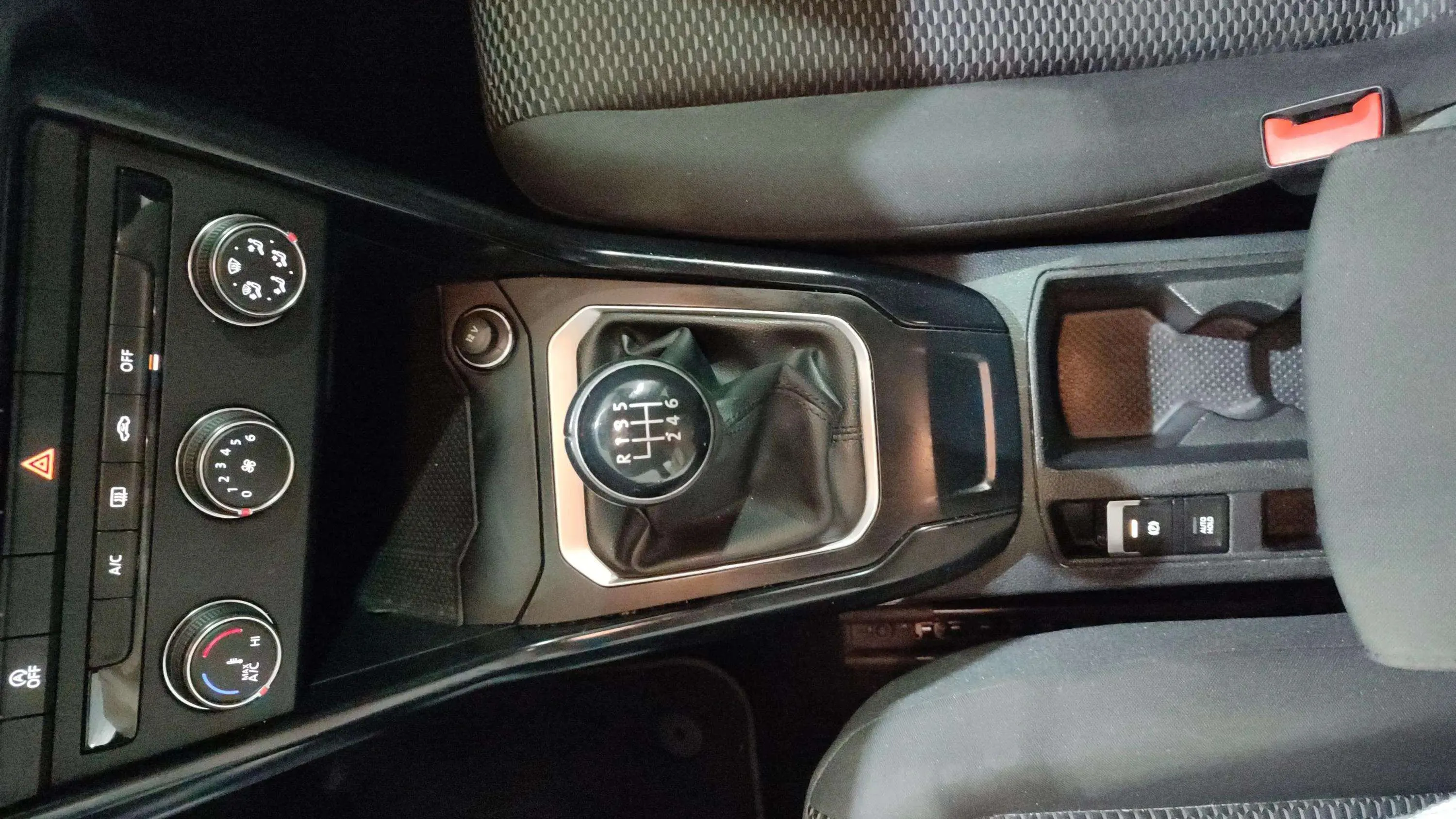 Volkswagen T-Roc Edition 1.6 TDI - foto 20