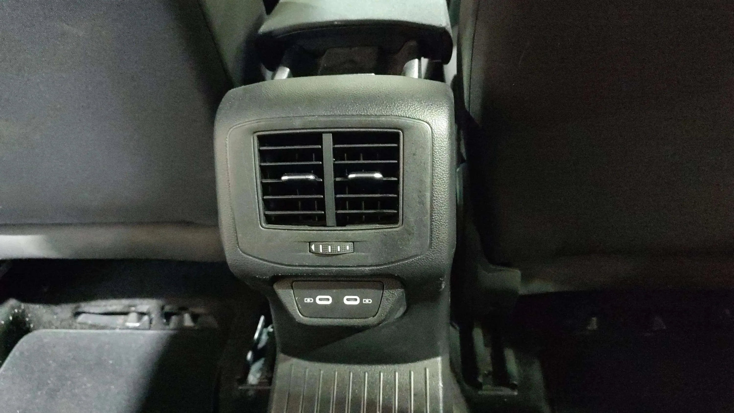 Volkswagen T-Roc Edition 1.6 TDI - foto 24