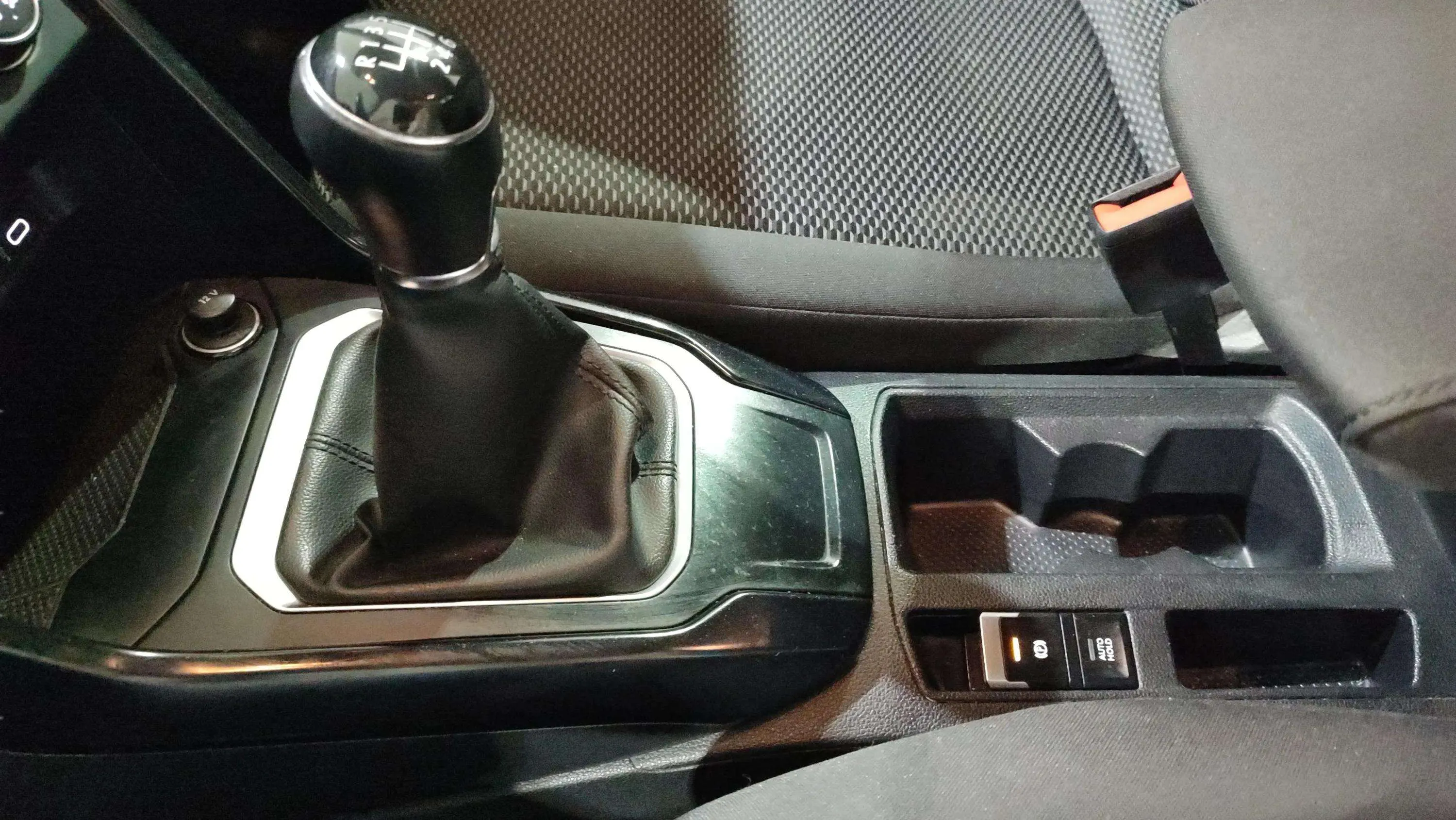 Volkswagen T-Roc Edition 1.6 TDI - foto 21