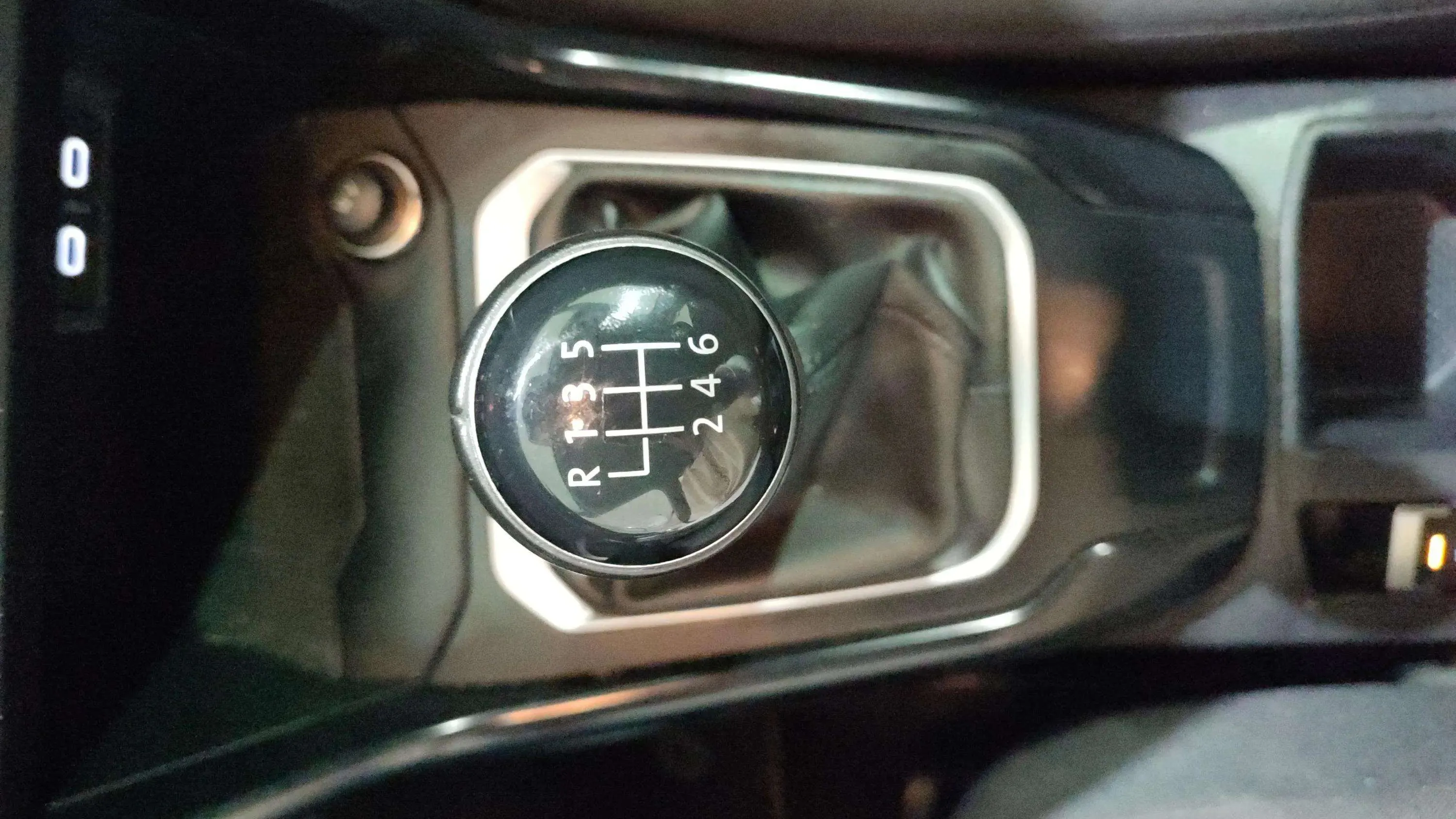 Volkswagen T-Roc Edition 1.6 TDI - foto 19