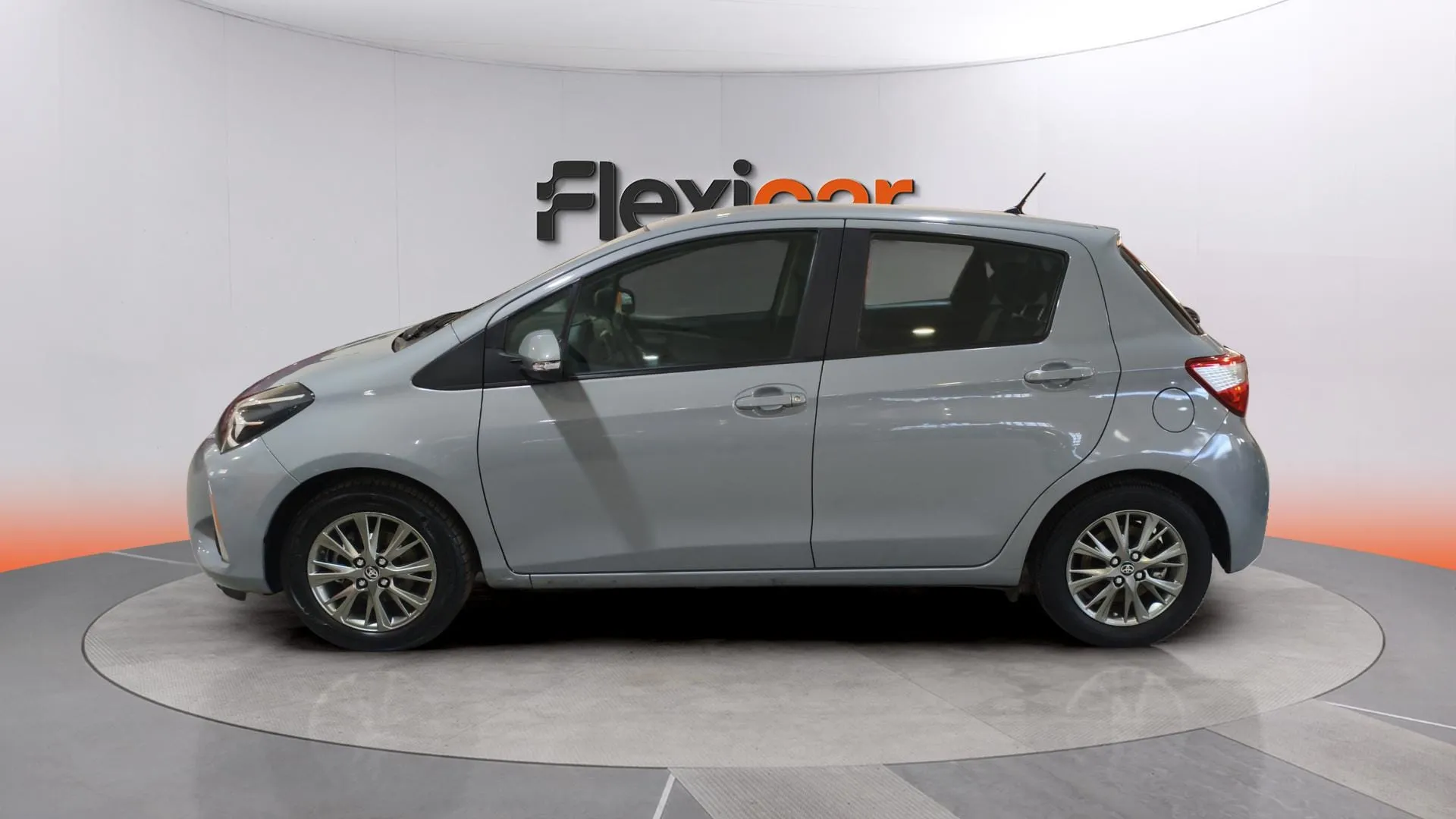 Toyota Yaris 1.0 70 Active Tech - foto 3