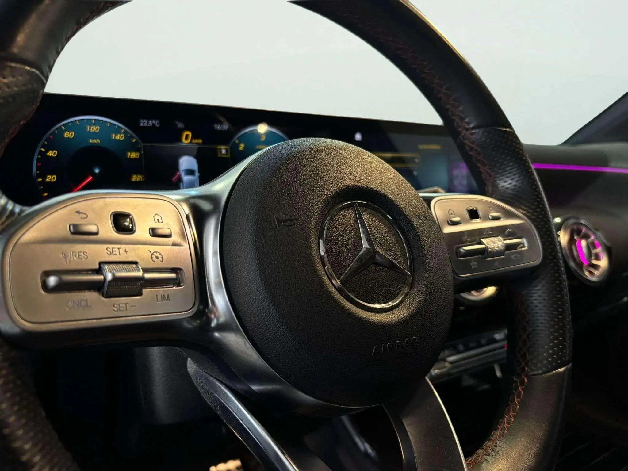 Mercedes-Benz Clase A A 180 d - foto 8