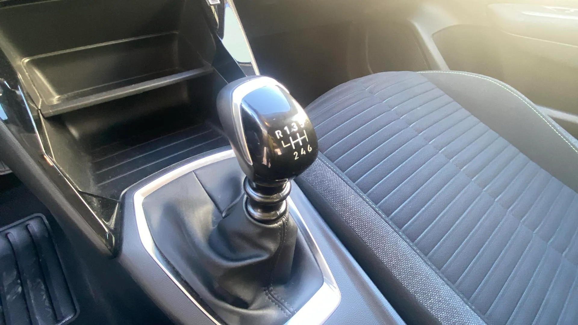 Peugeot 208 Active PureTech 100 - foto 17