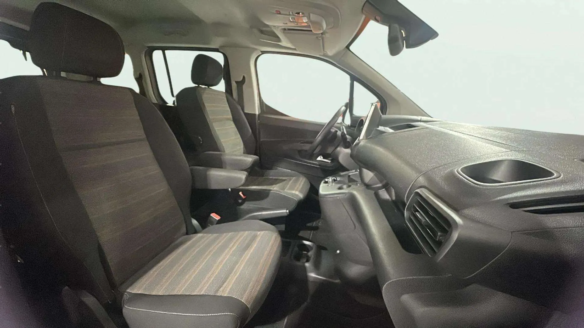 Opel Combo 1.5 TD Innovation L Aut - foto 13