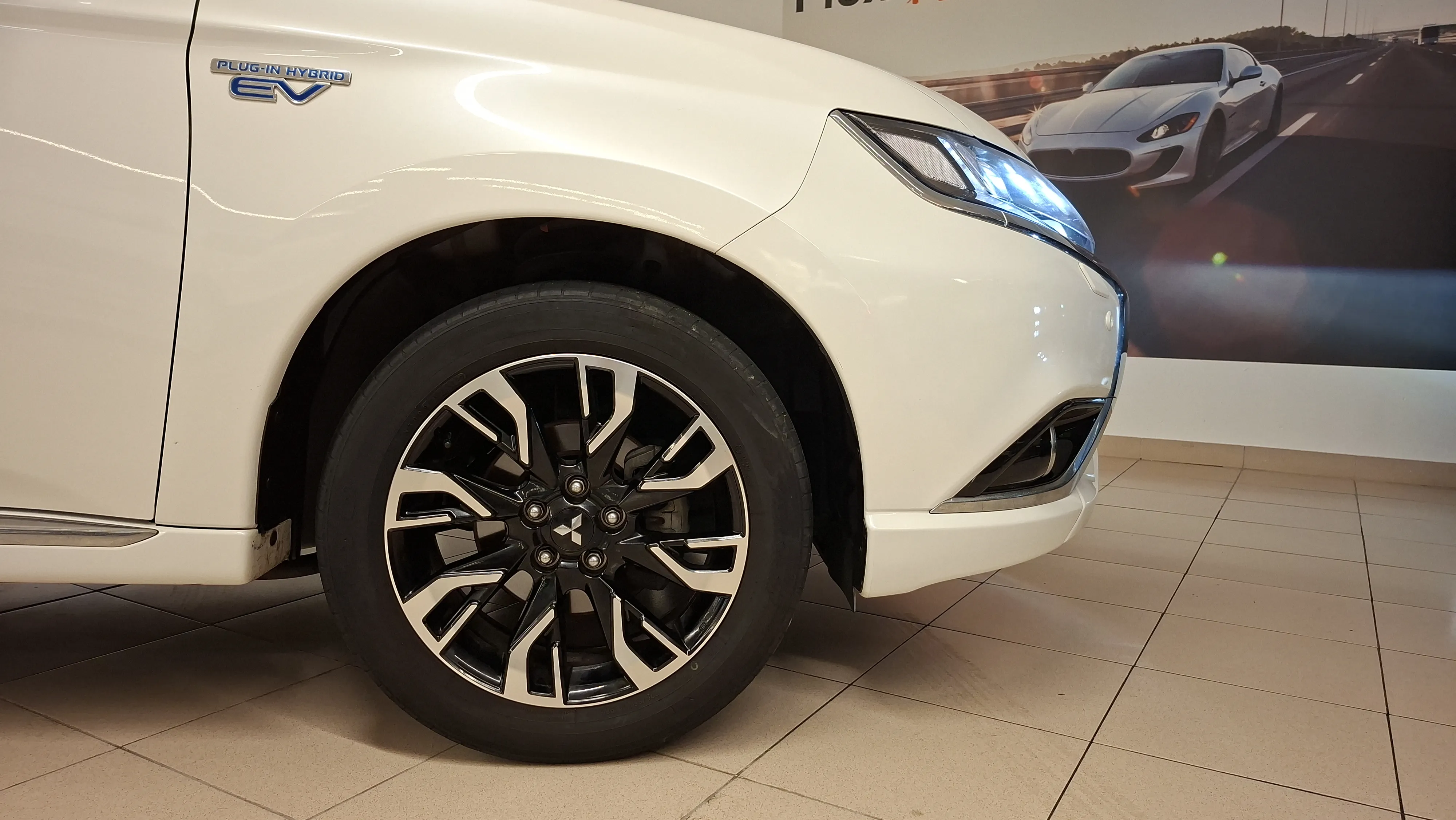 Mitsubishi Outlander 2.0 PHEV Kaiteki 4WD - foto 16