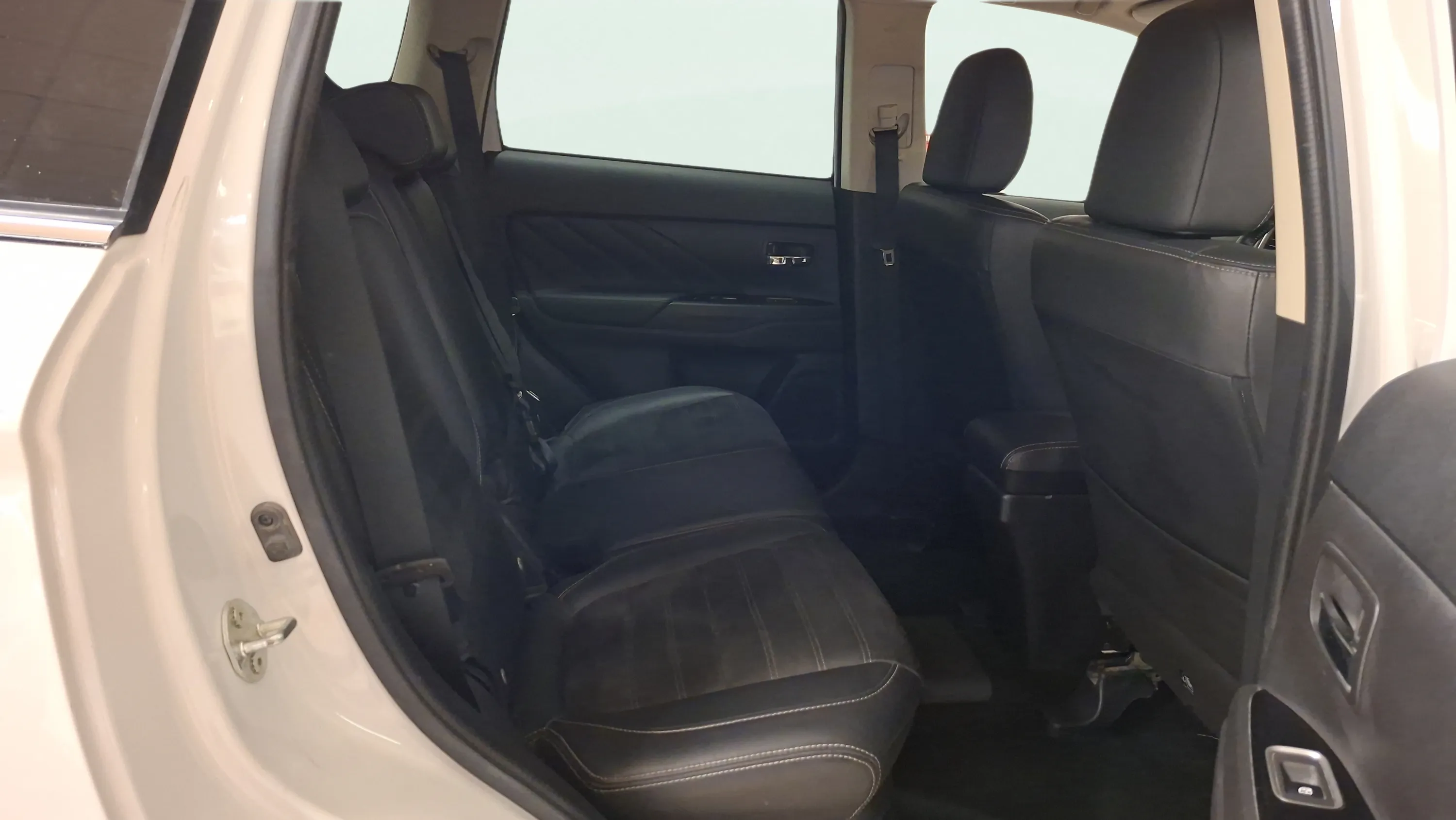 Mitsubishi Outlander 2.0 PHEV Kaiteki 4WD - foto 12