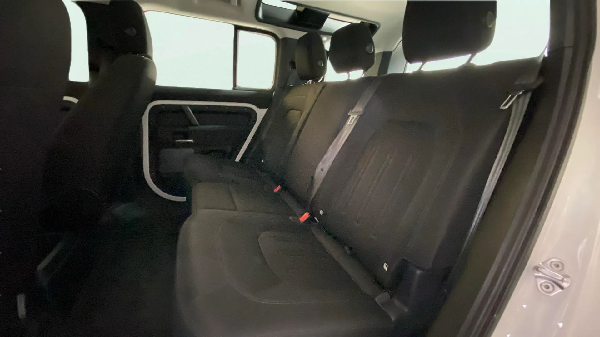 Land Rover Defender 2.0 D200 SD4 HSE 110 4WD - foto 11