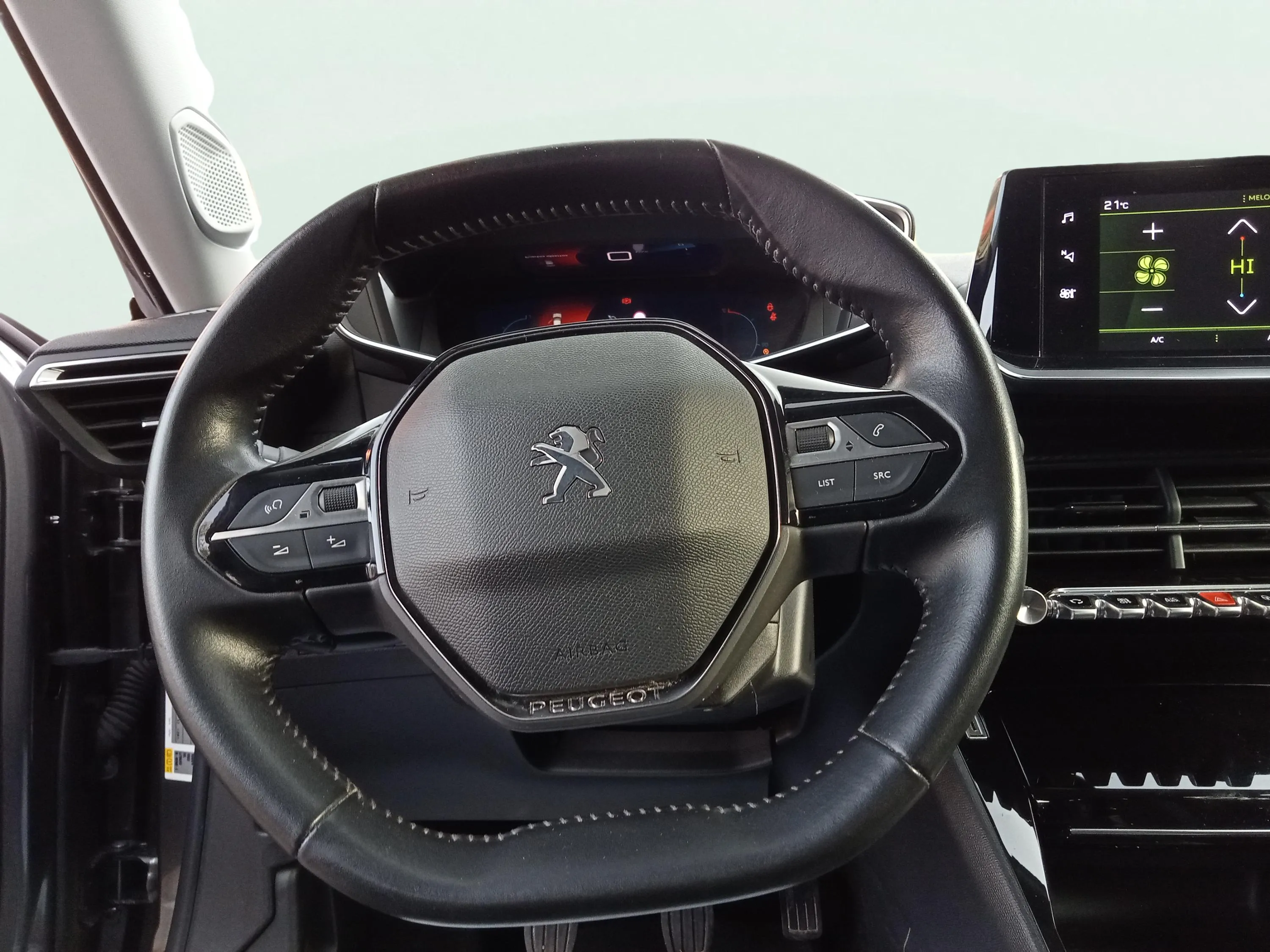Peugeot 2008 Allure PureTech 100 BVM6 - foto 11