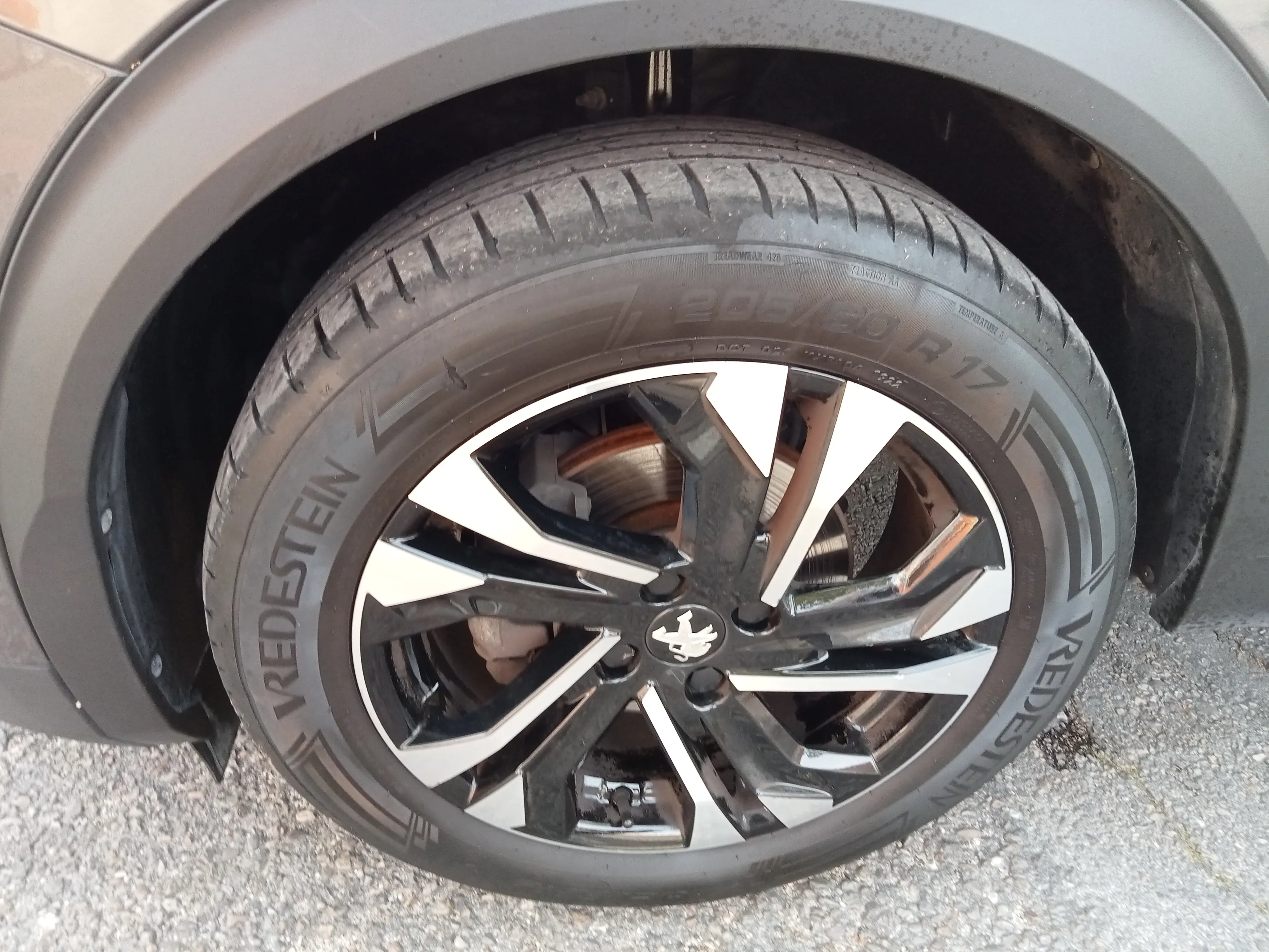 Peugeot 2008 Allure PureTech 100 BVM6 - foto 17