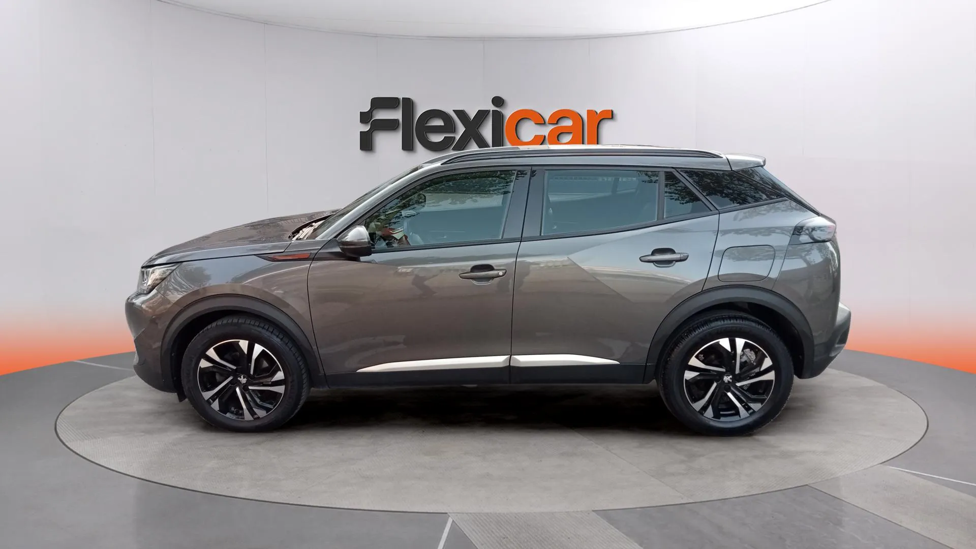 Peugeot 2008 Allure PureTech 100 BVM6 - foto 8