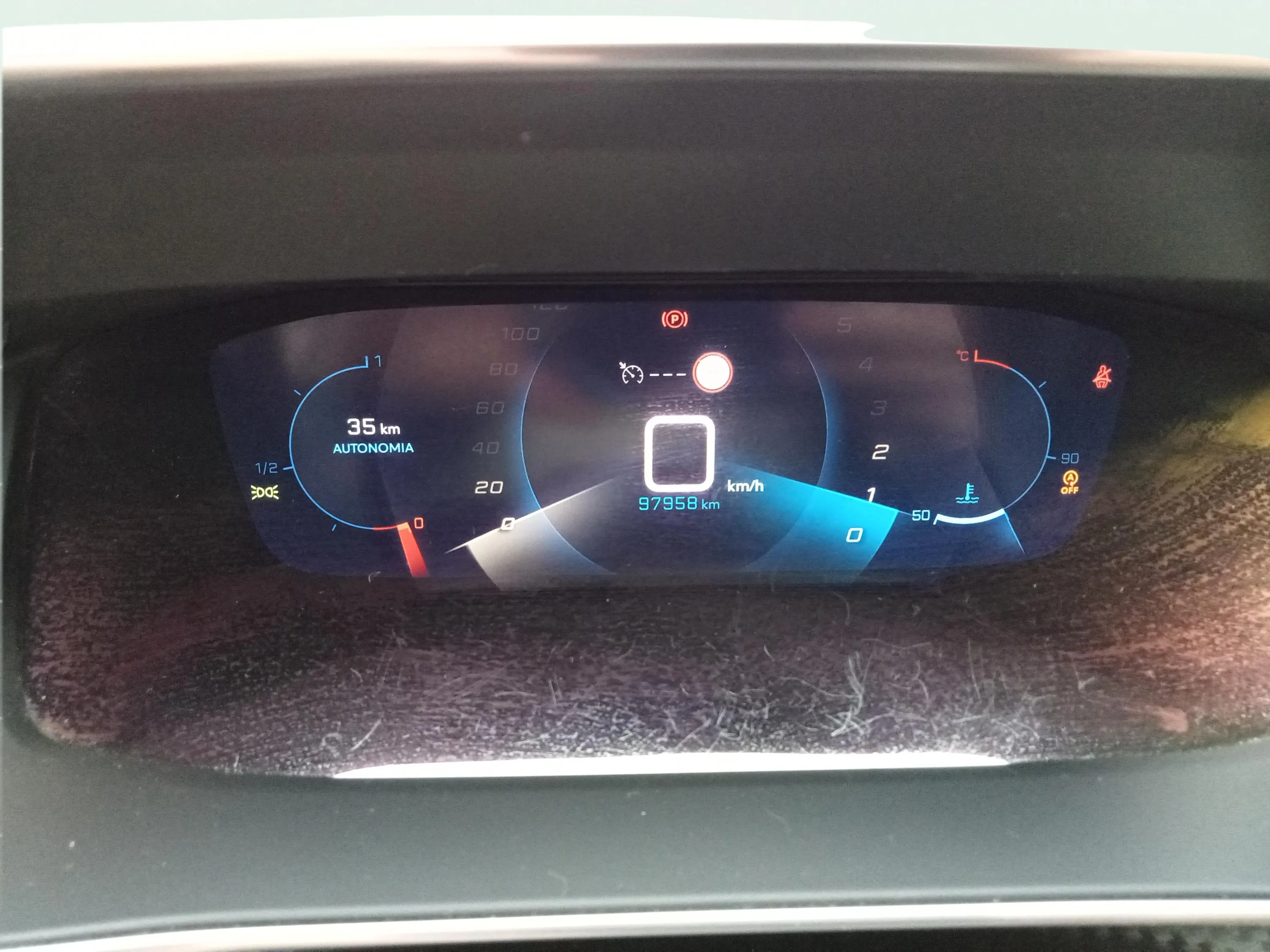 Peugeot 2008 Allure PureTech 100 BVM6 - foto 13