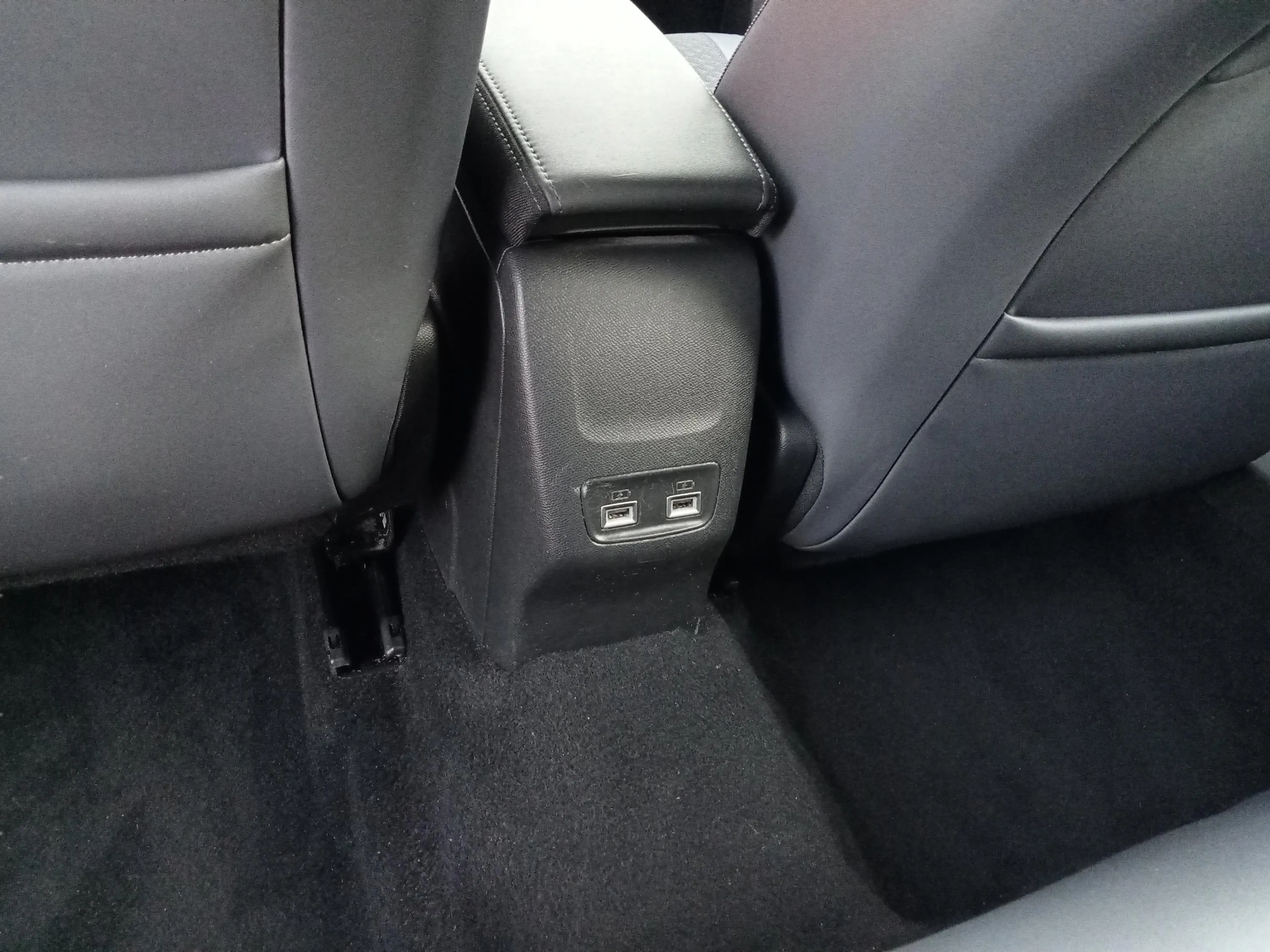 Peugeot 2008 Allure PureTech 100 BVM6 - foto 20
