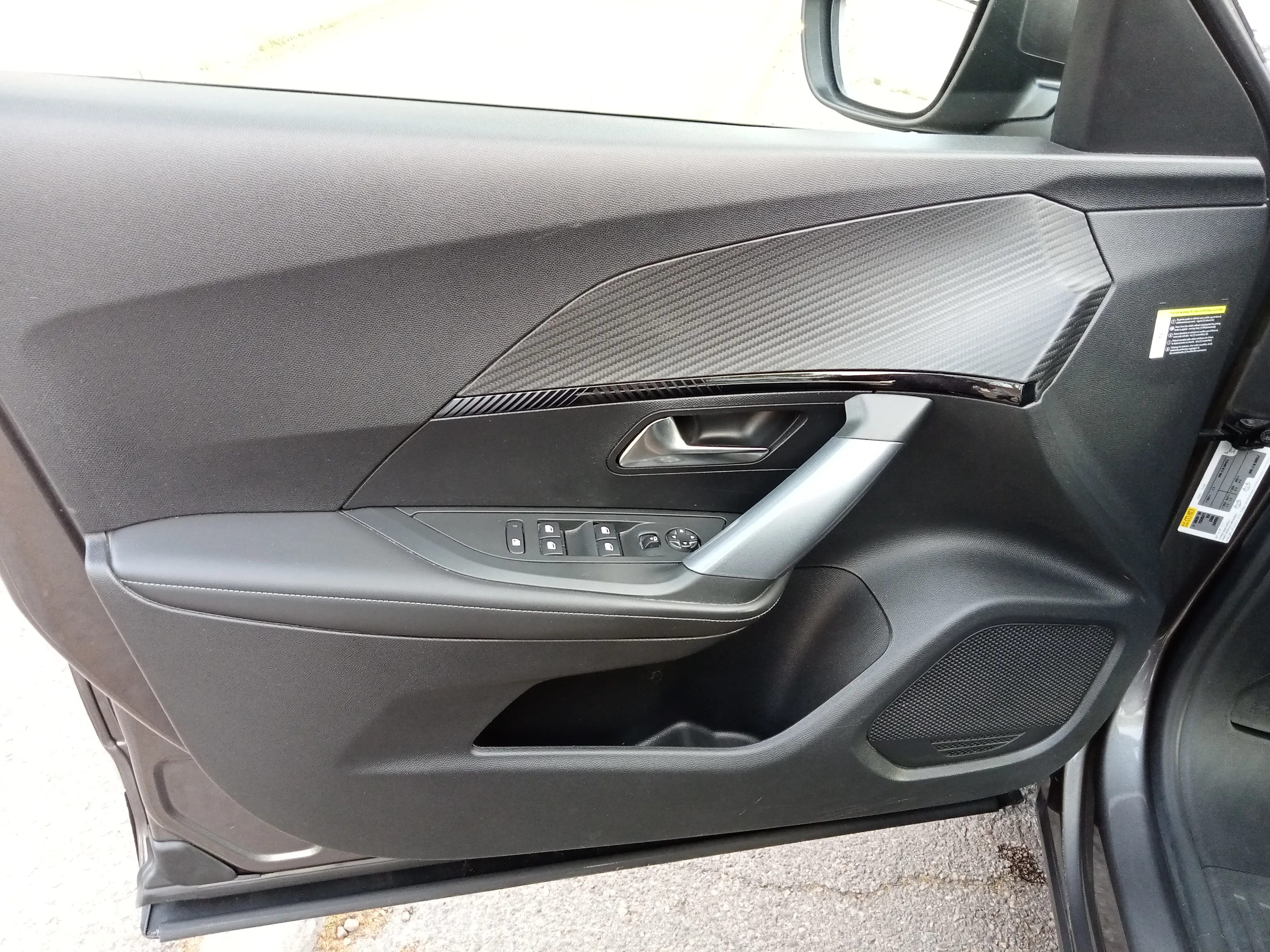 Peugeot 2008 Allure PureTech 100 BVM6 - foto 18