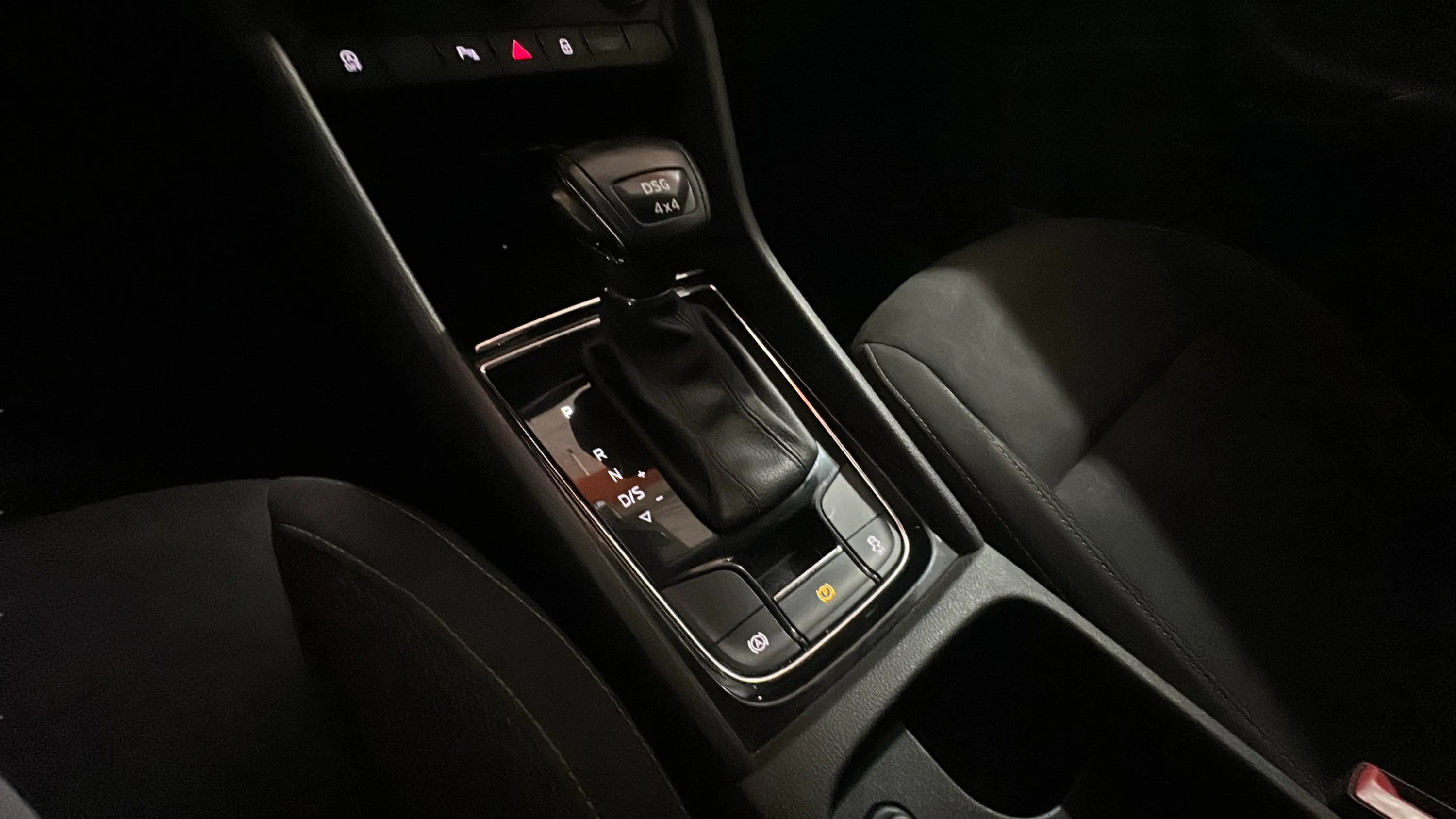 Škoda Karoq 2.0 TDI DSG 4x4 Ambition - foto 18