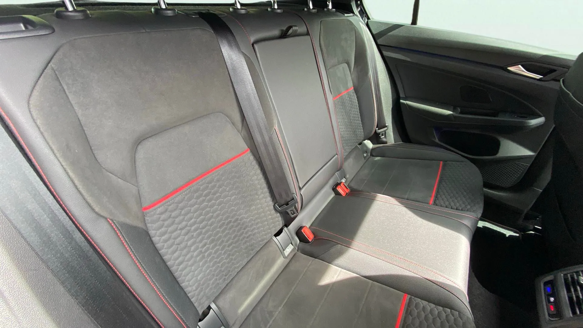 Volkswagen Golf GTI Clubsport 2.0 TSI DSG - foto 27