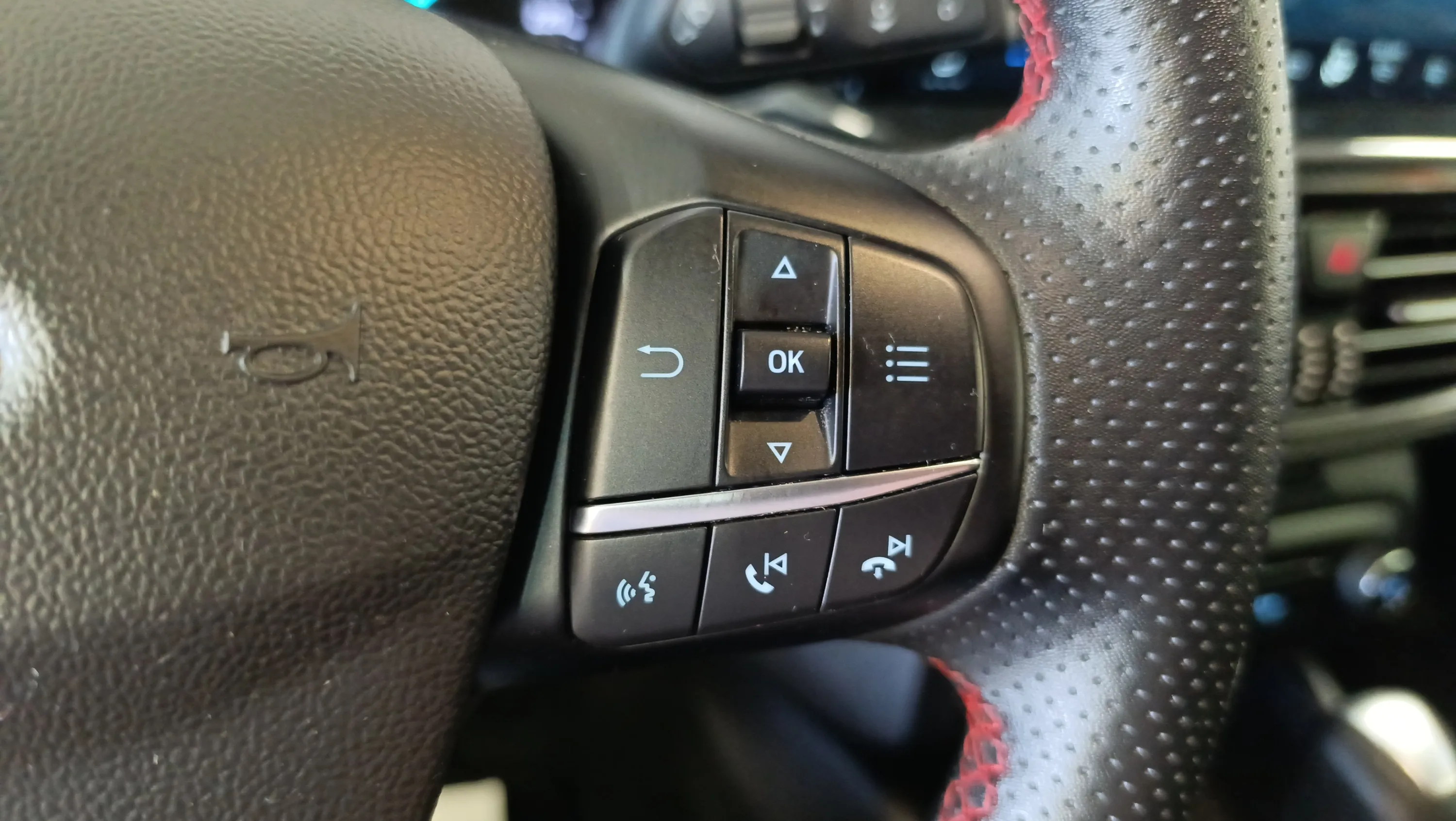 Ford Focus 1.0 EcoBoost MHEV ST-Line - foto 13