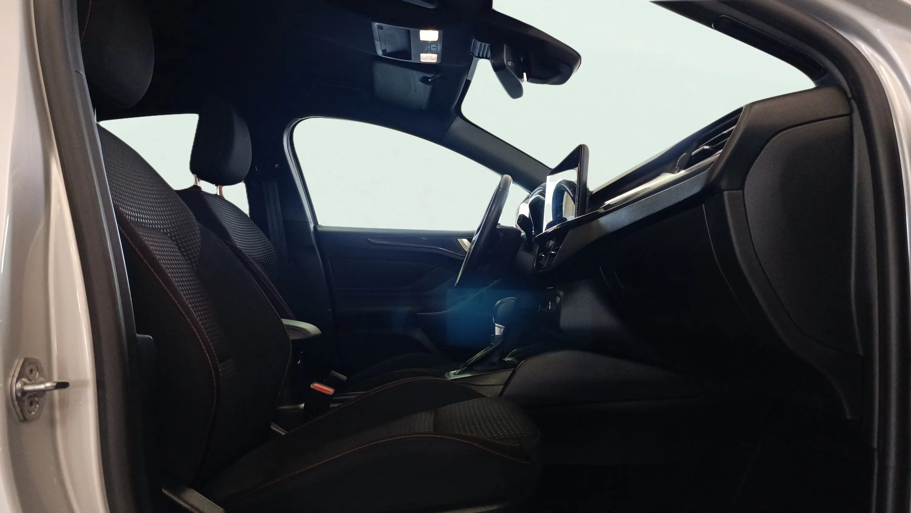 Ford Focus 1.0 EcoBoost MHEV ST-Line - foto 30