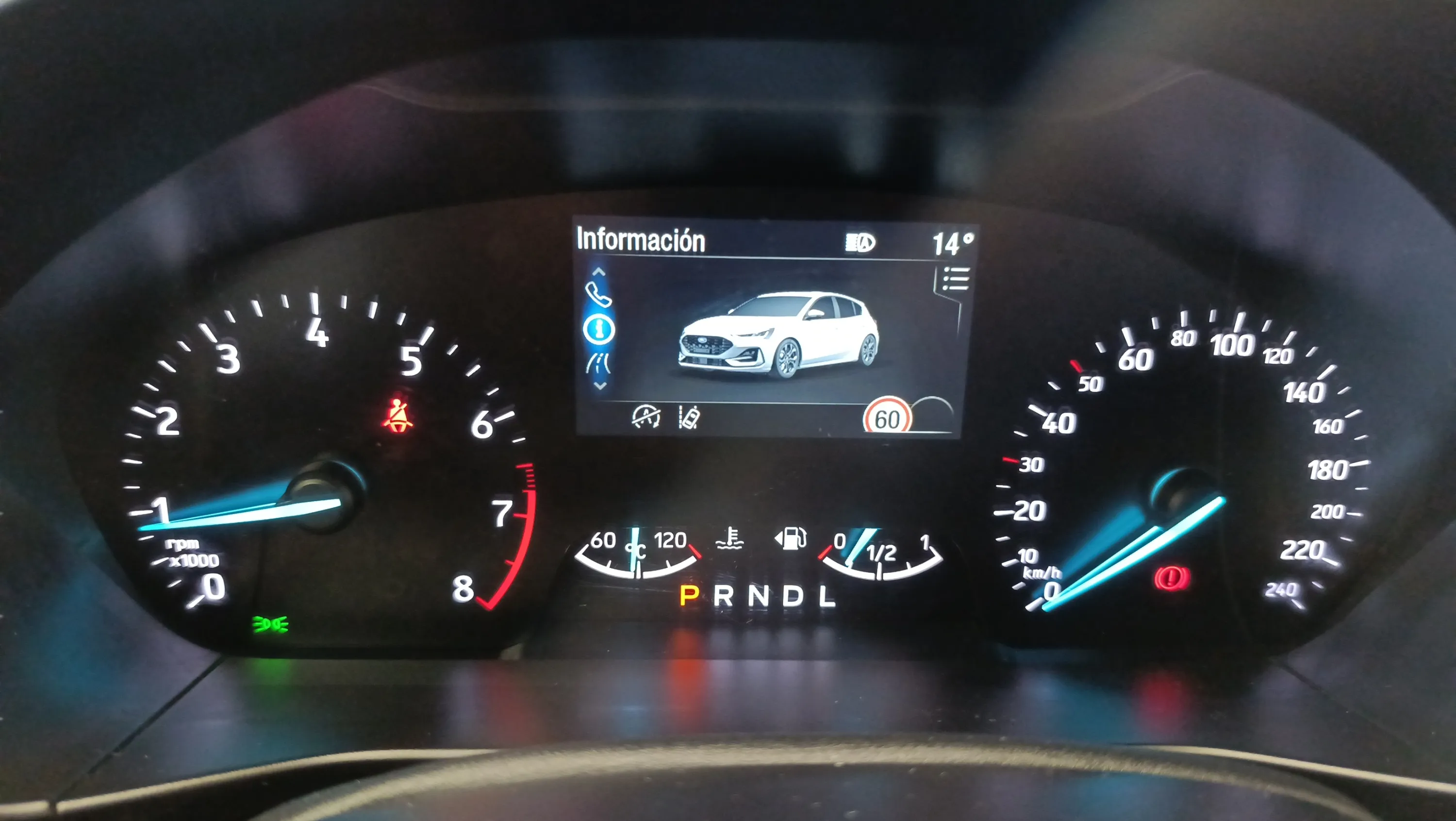 Ford Focus 1.0 EcoBoost MHEV ST-Line - foto 16