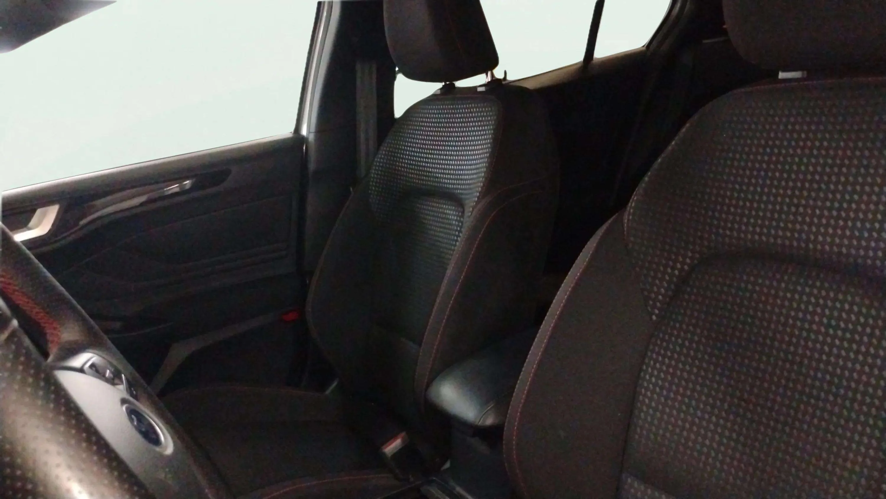 Ford Focus 1.0 EcoBoost MHEV ST-Line - foto 8