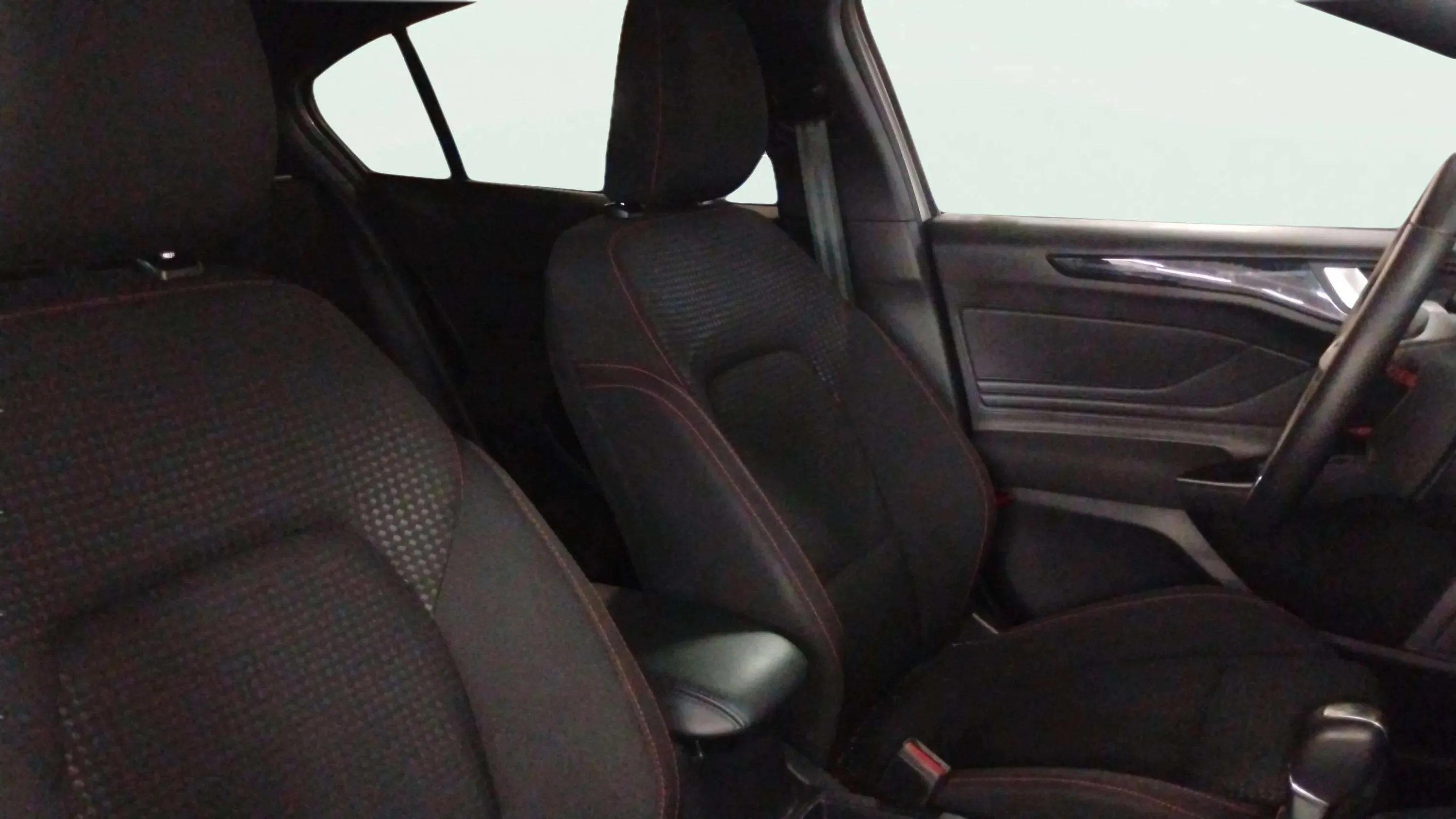 Ford Focus 1.0 EcoBoost MHEV ST-Line - foto 11