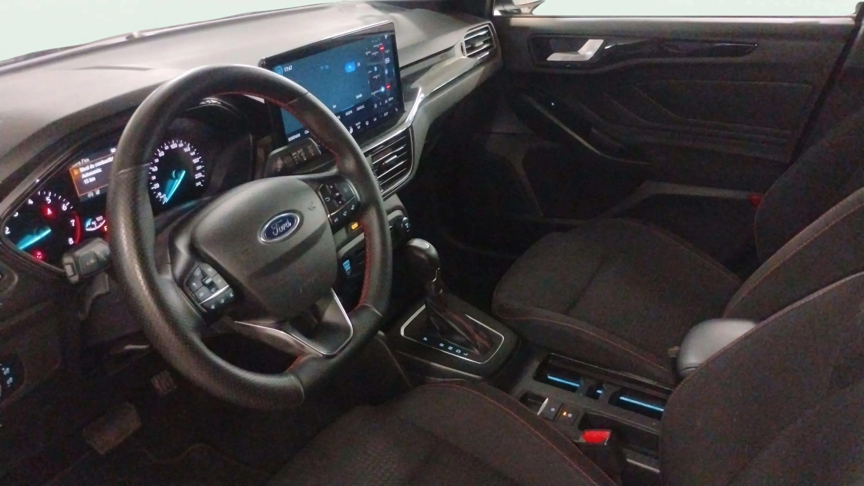 Ford Focus 1.0 EcoBoost MHEV ST-Line - foto 6