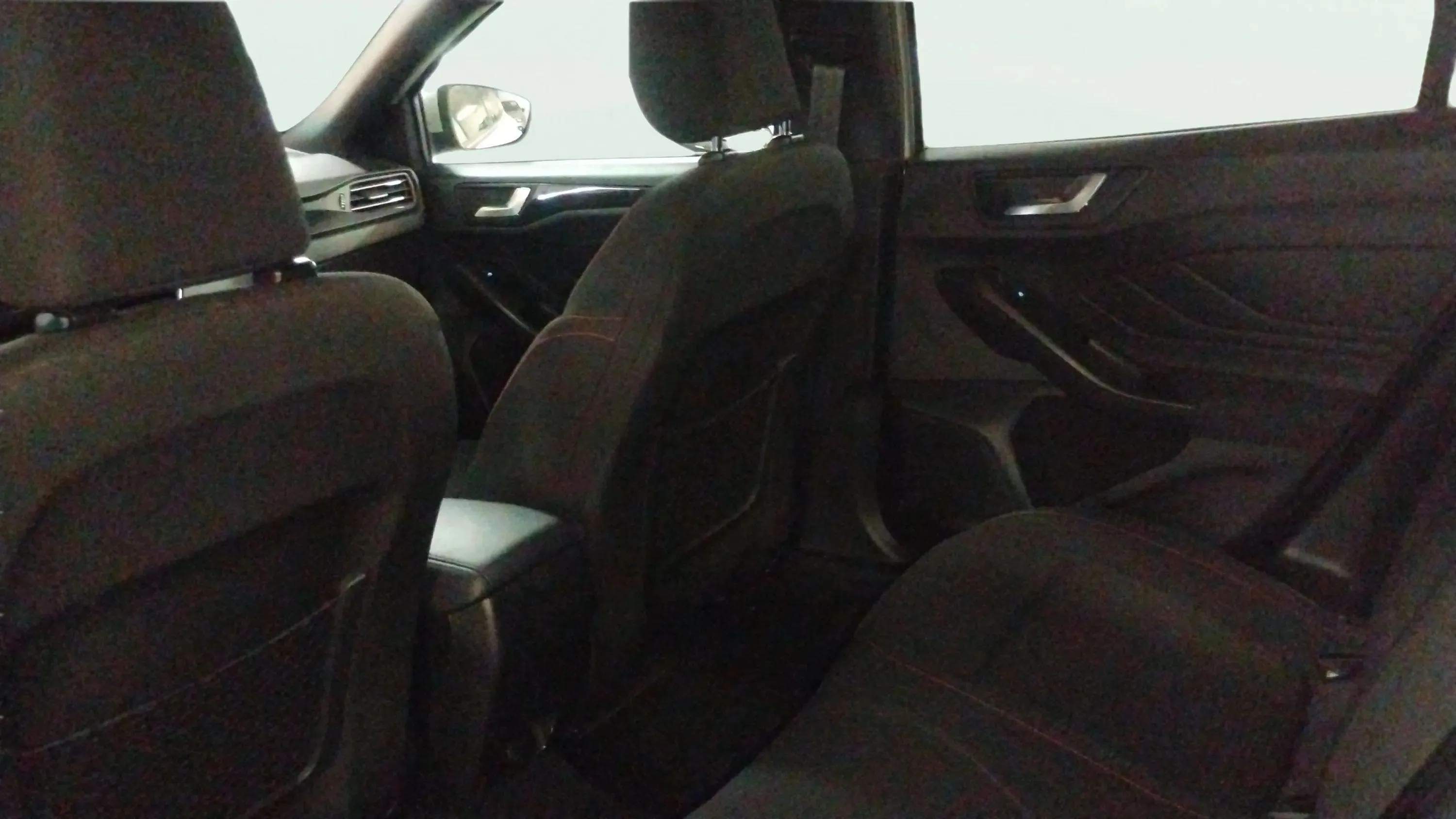 Ford Focus 1.0 EcoBoost MHEV ST-Line - foto 12