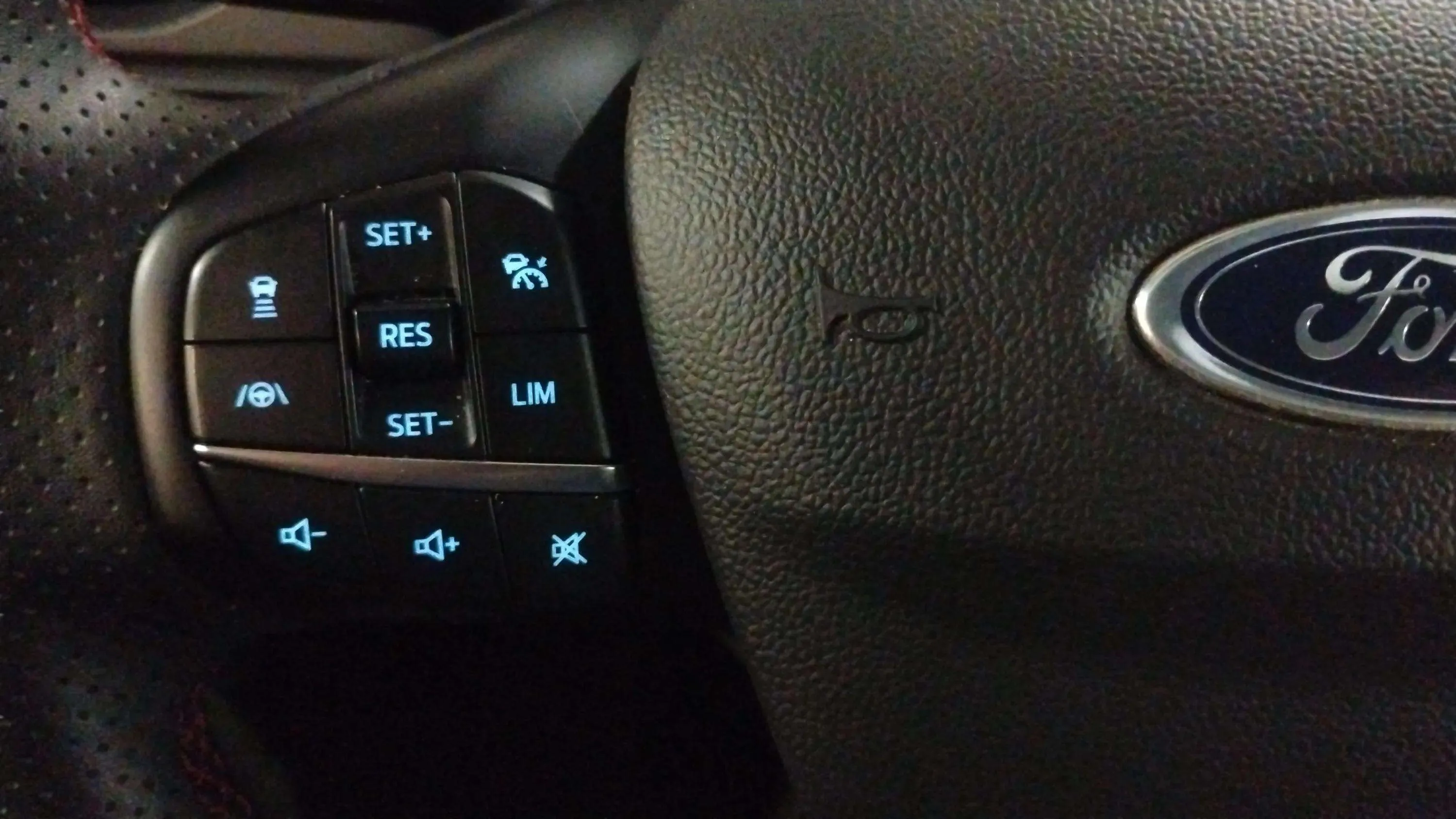 Ford Focus 1.0 EcoBoost MHEV ST-Line - foto 24