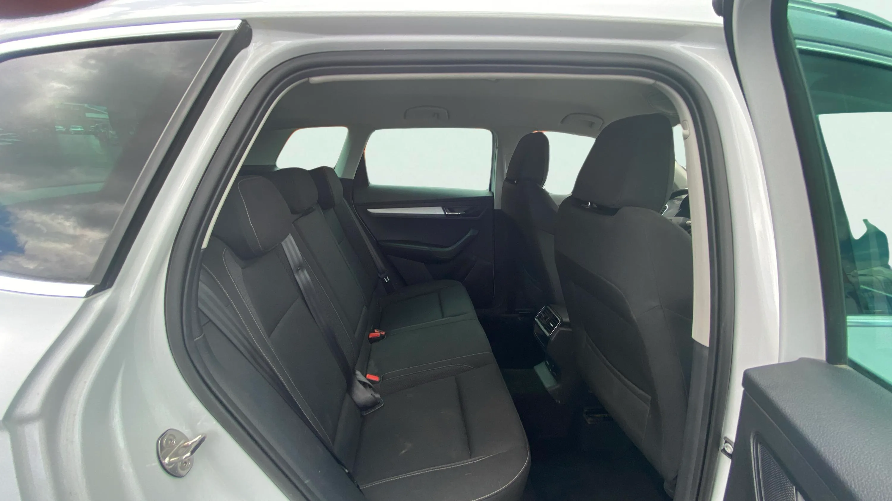 Škoda Karoq 2.0 TDI Ambition - foto 17