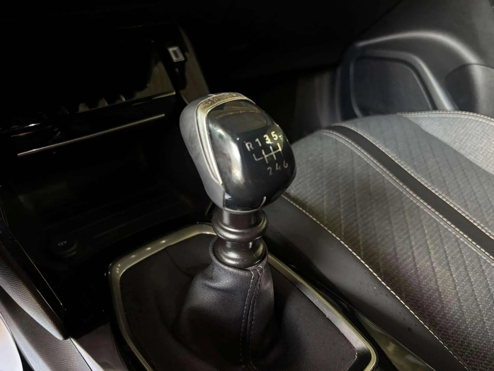 Peugeot 2008 Allure Gasolina 100 - foto 12