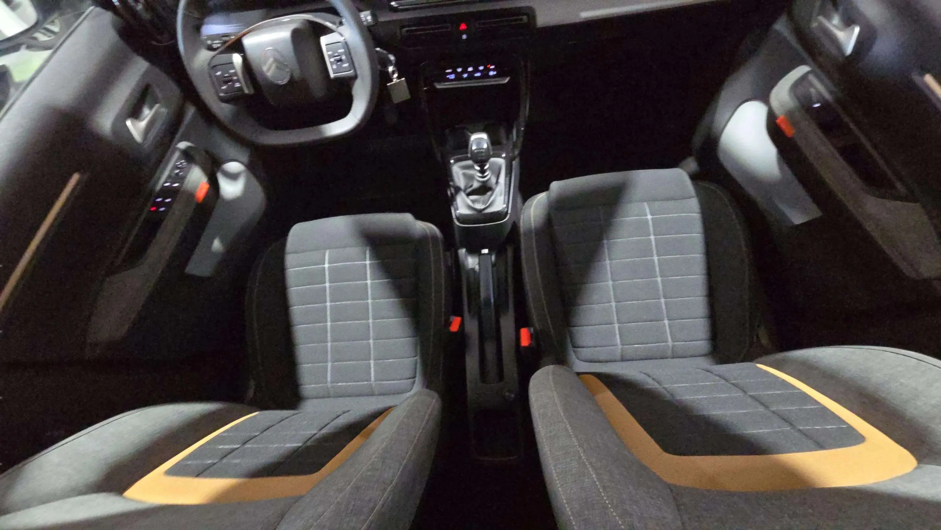 Citroën C3 Aircross Turbo BVM6 Plus - foto 24