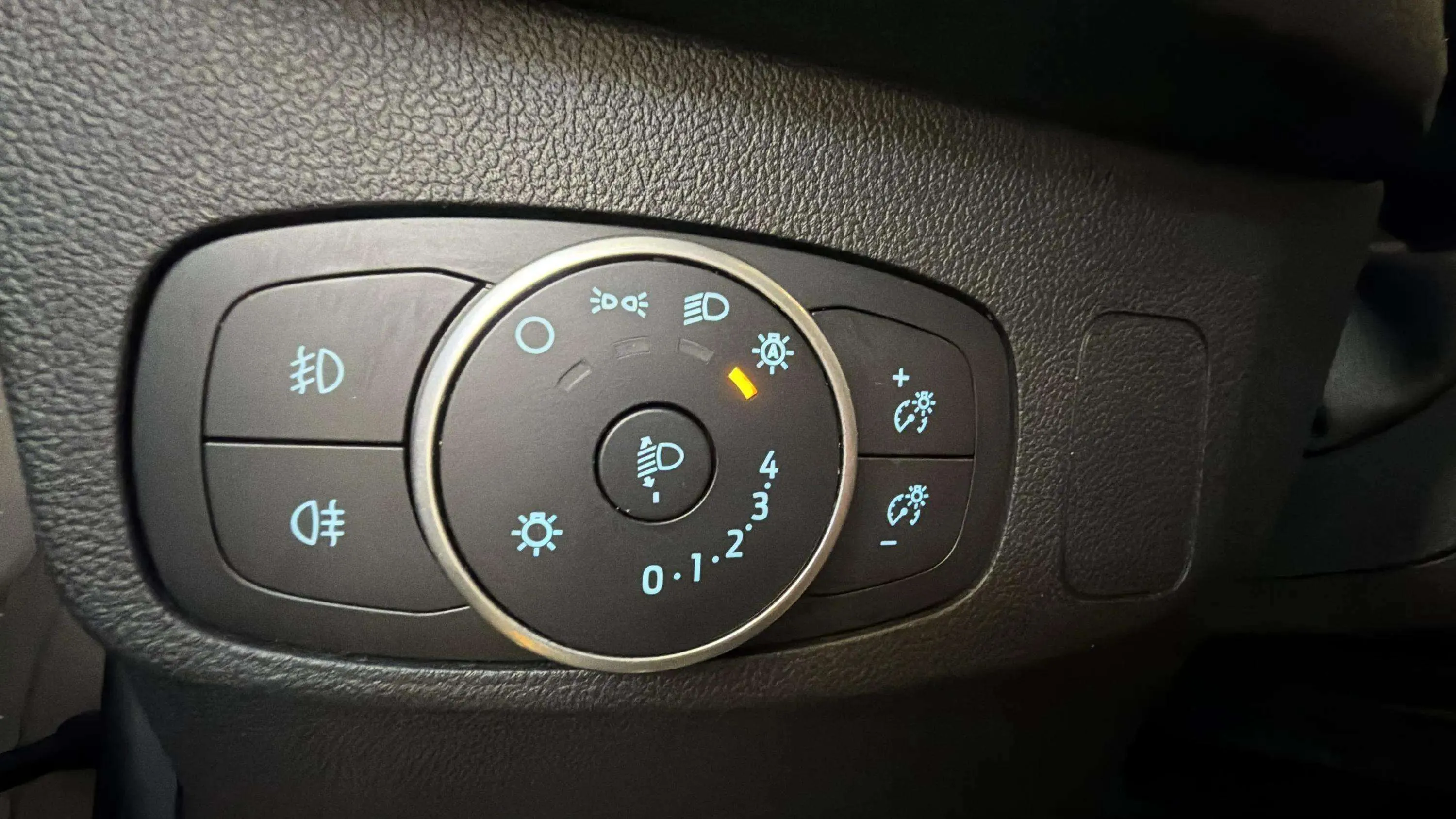 Ford Focus 1.5 EcoBlue ST-Line - foto 18