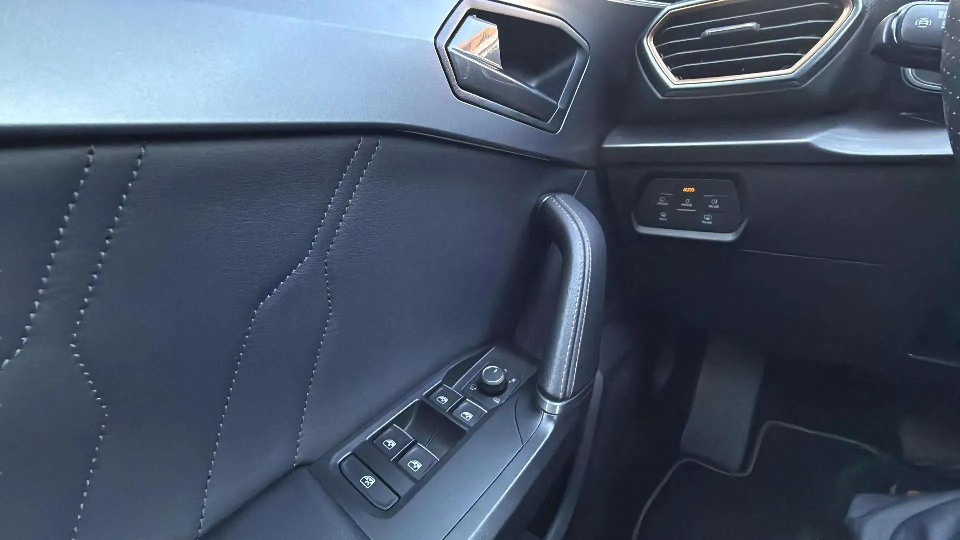 Cupra León SP 1.5 eTSI DSG - foto 18