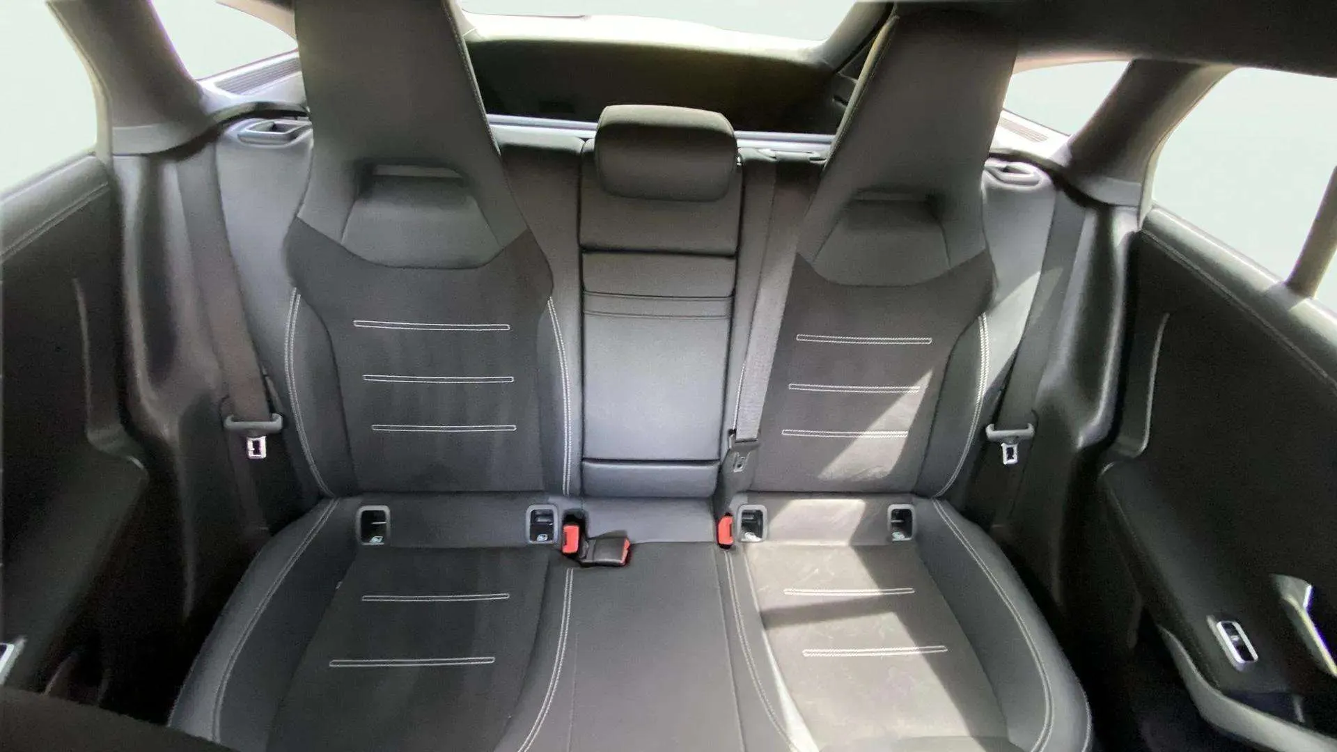 Mercedes-Benz CLA 200 D DCT Shooting Brake - foto 19