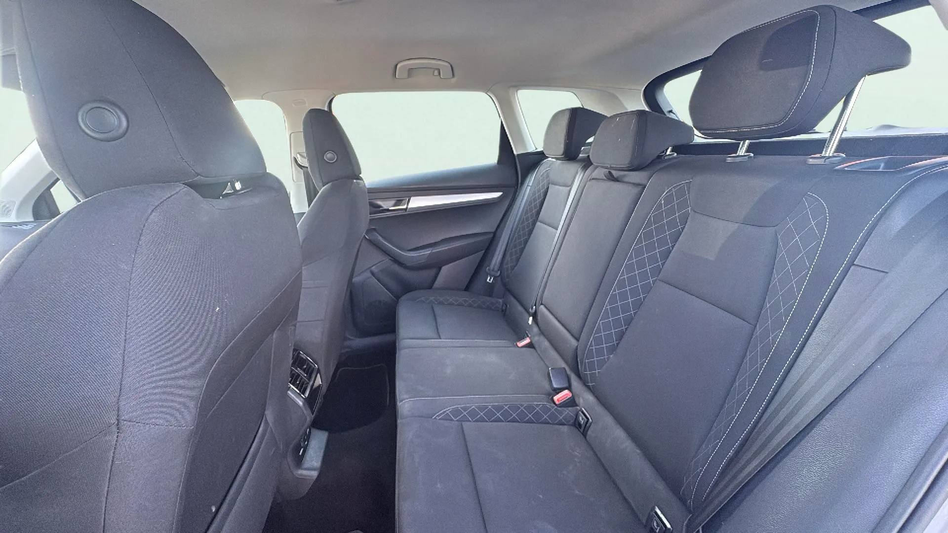 Škoda Karoq 1.0 TSI Active - foto 18