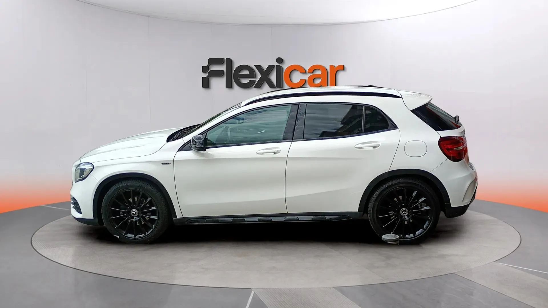Mercedes-Benz GLA 180 - foto 3