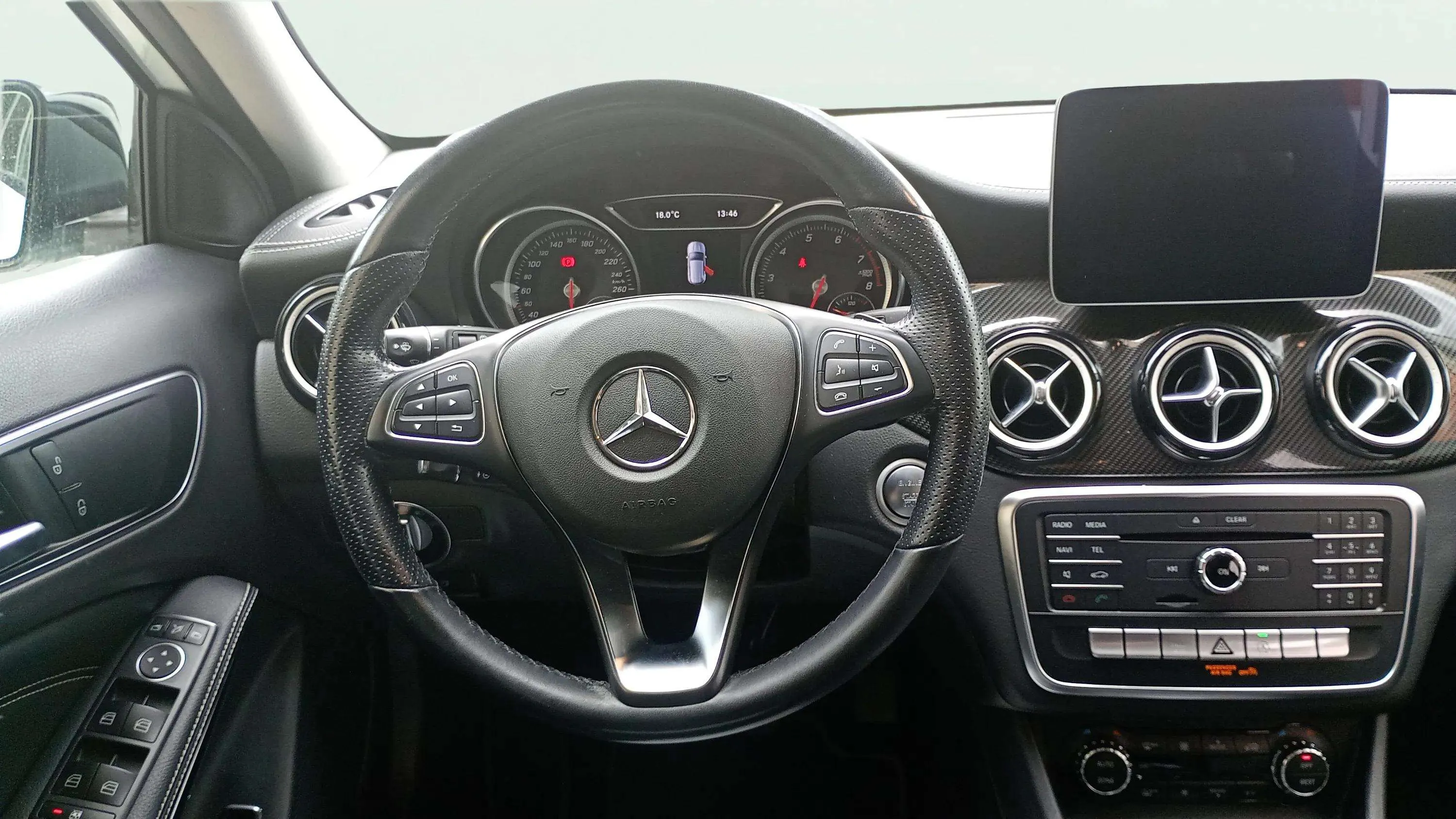 Mercedes-Benz GLA 180 - foto 6