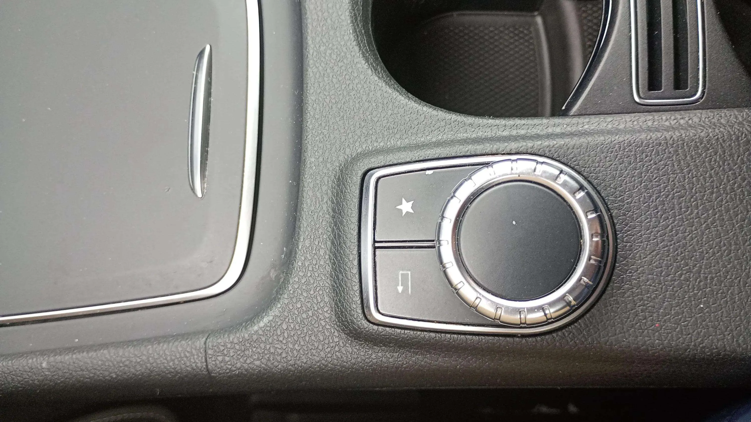 Mercedes-Benz GLA 180 - foto 11