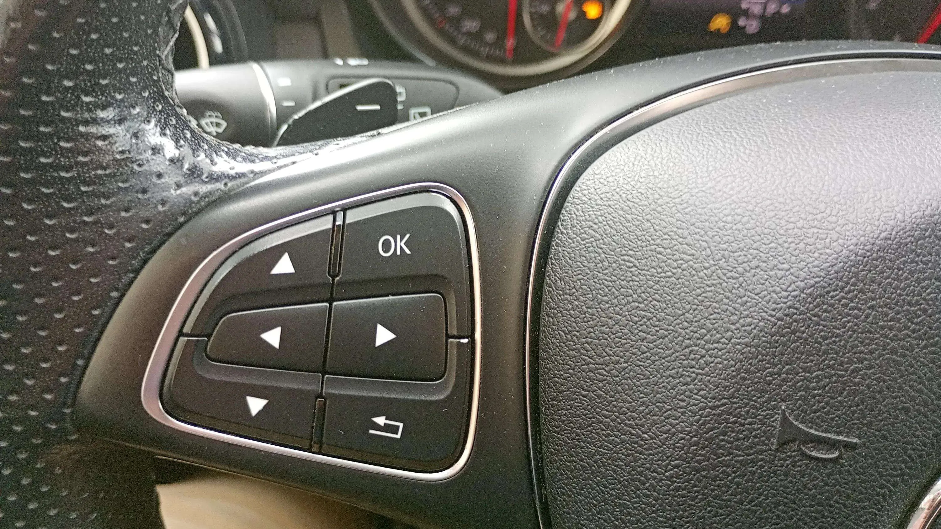 Mercedes-Benz GLA 180 - foto 8