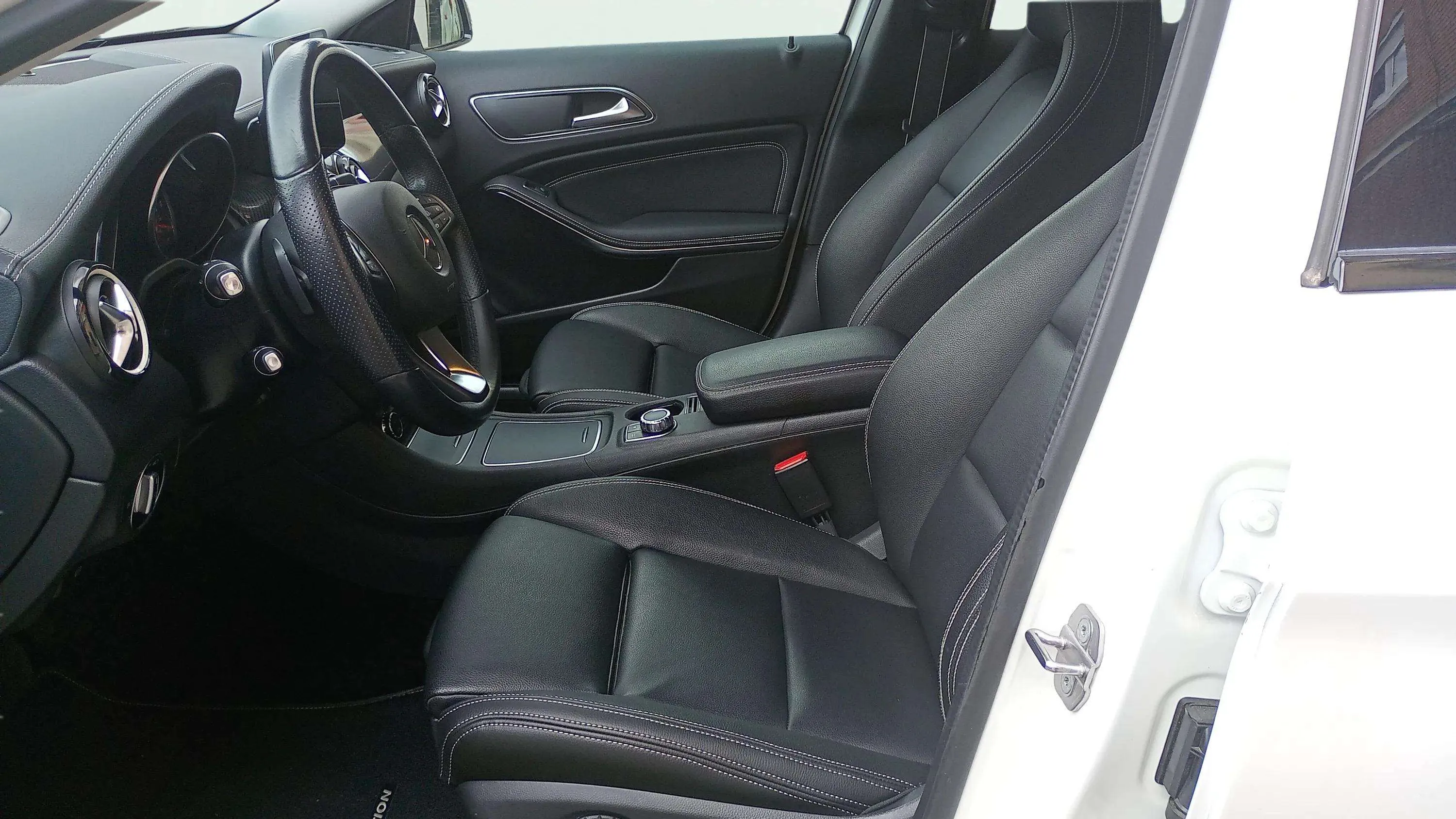 Mercedes-Benz GLA 180 - foto 18