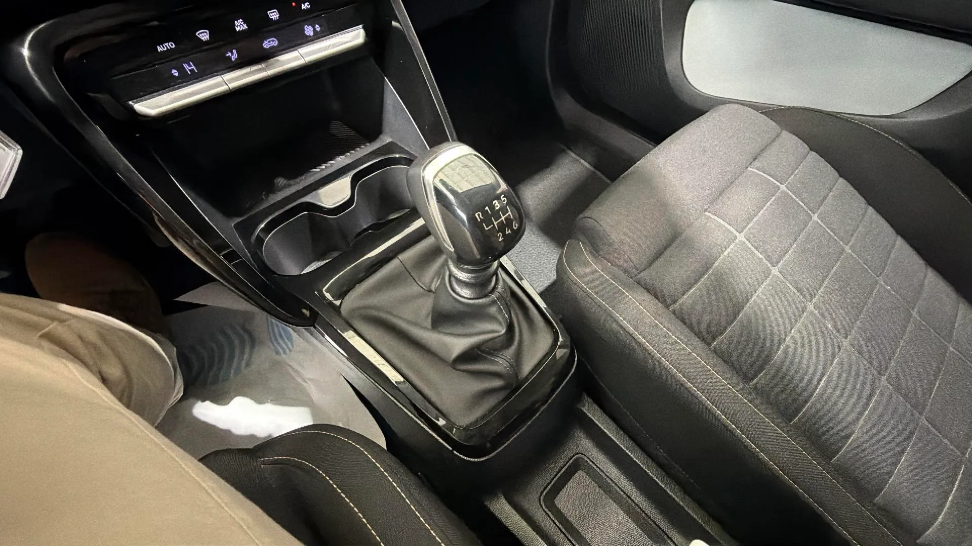 Citroën C3 Aircross Turbo BVM6 Plus - foto 23
