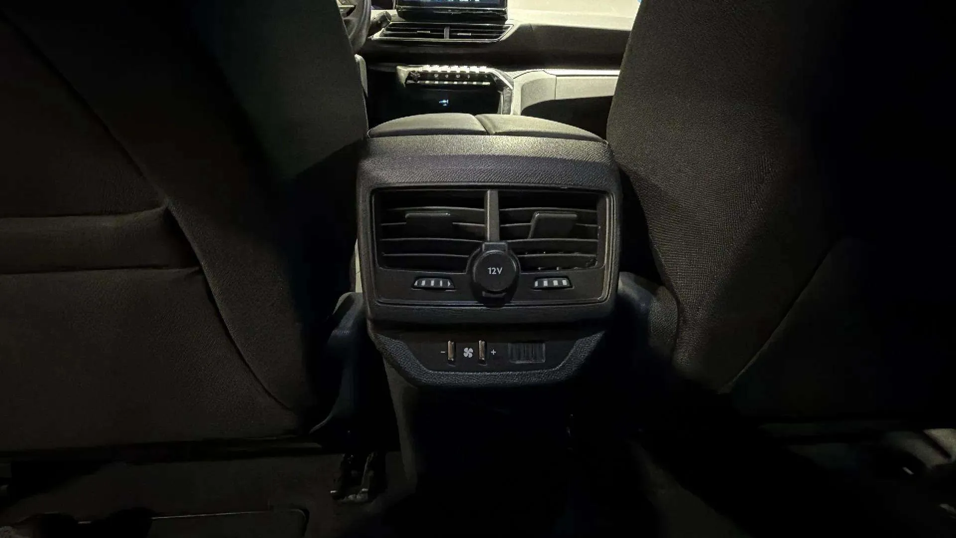 Peugeot 5008 1.2 Allure Pack eDCS6 - foto 16