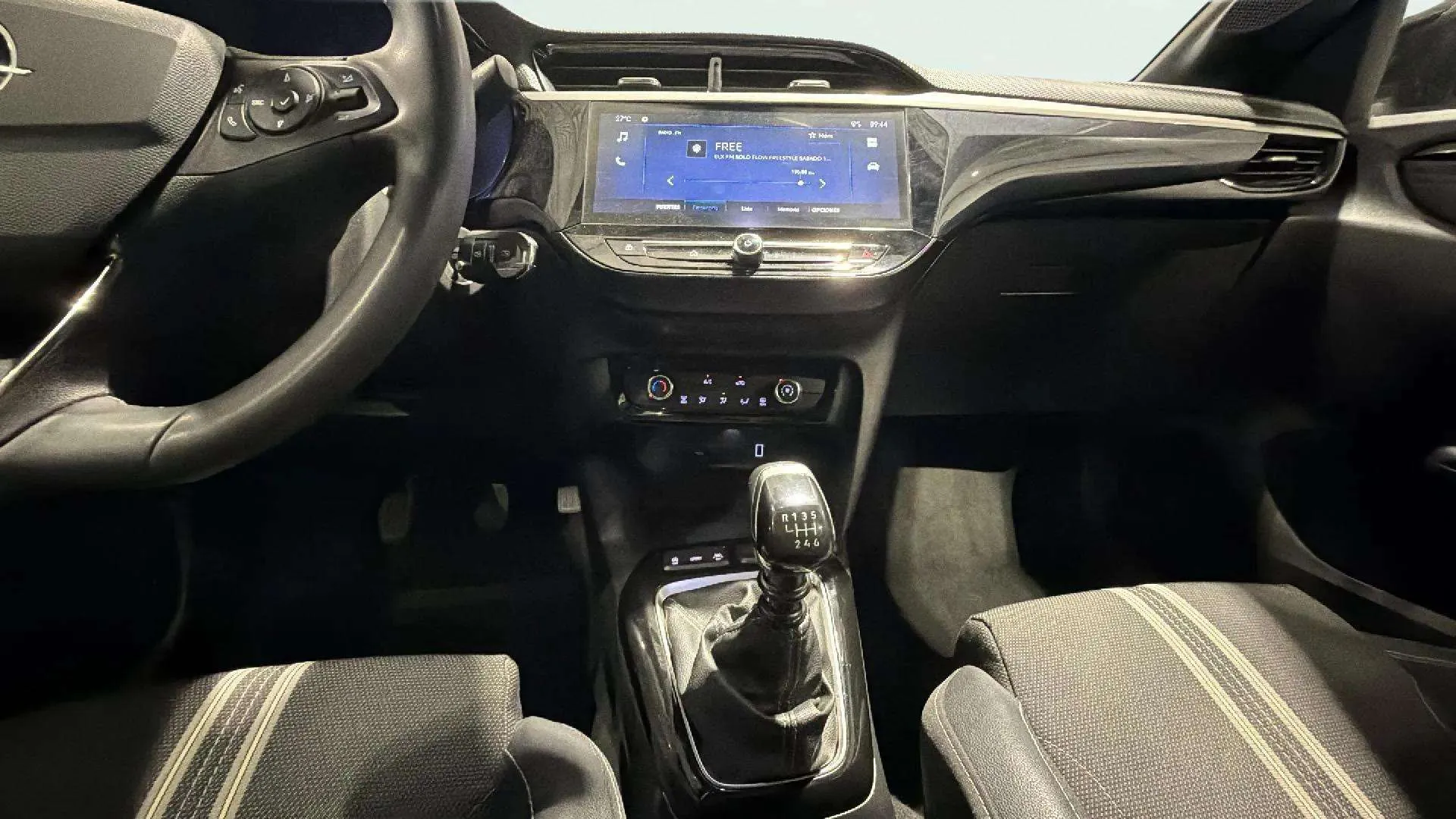 Opel Corsa 1.2T XHL - foto 12