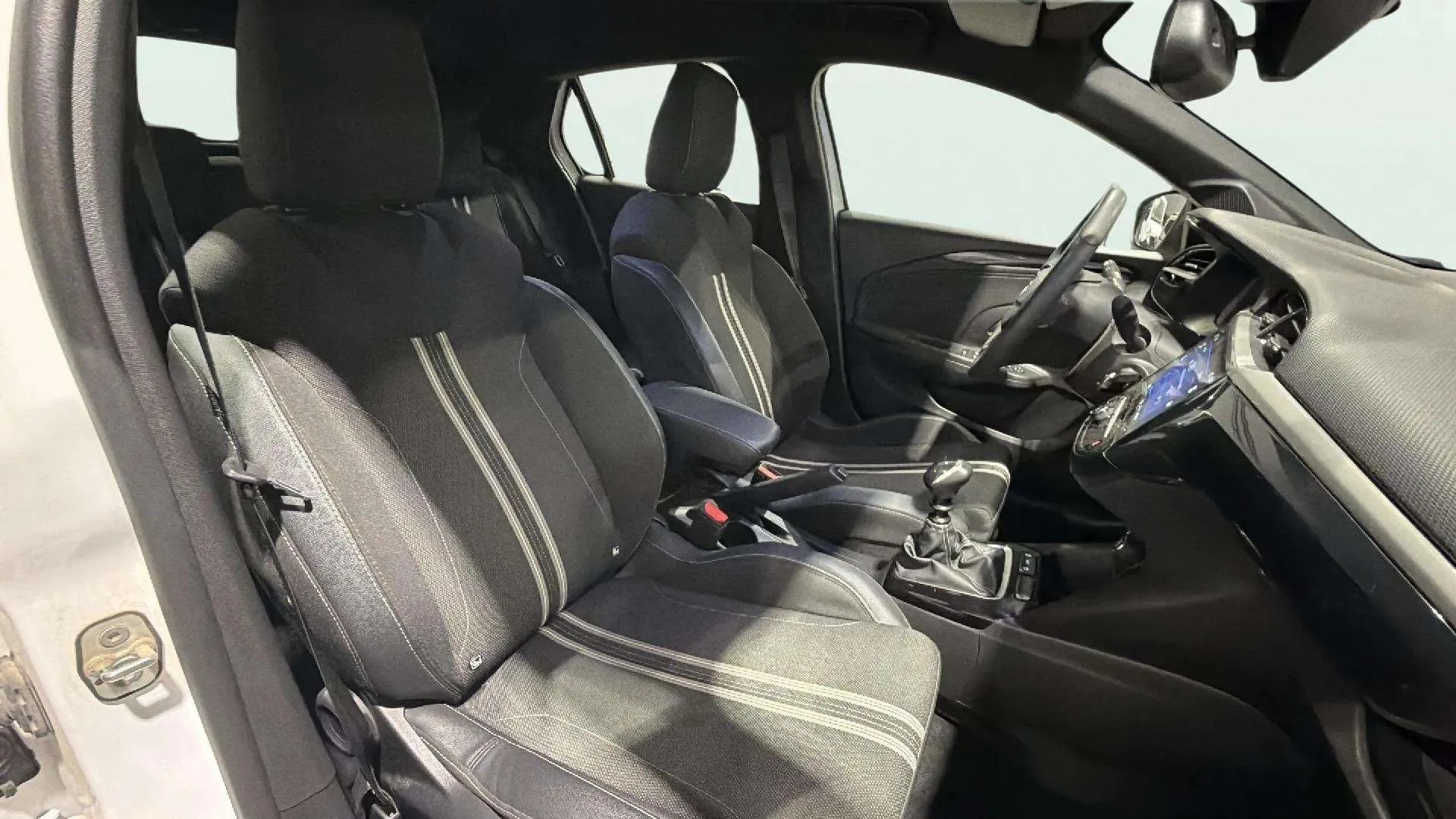 Opel Corsa 1.2T XHL - foto 15