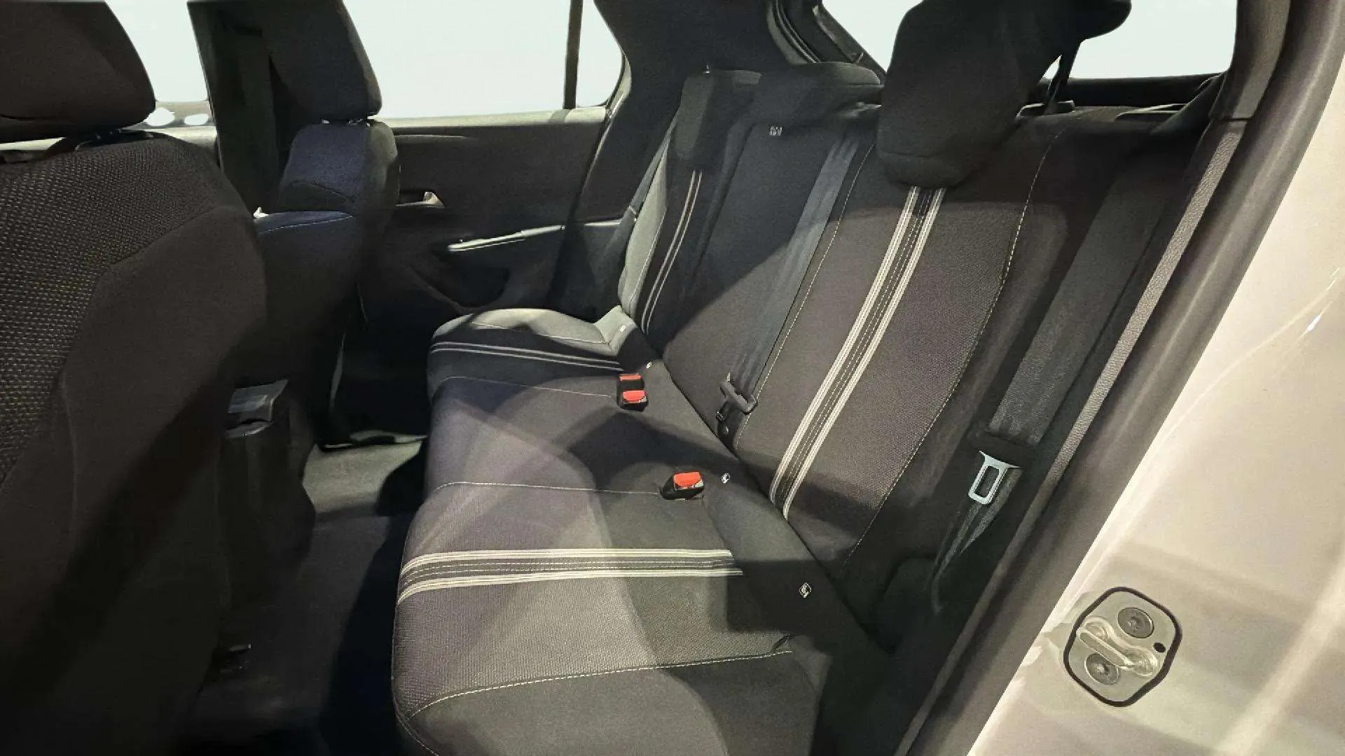 Opel Corsa 1.2T XHL - foto 17