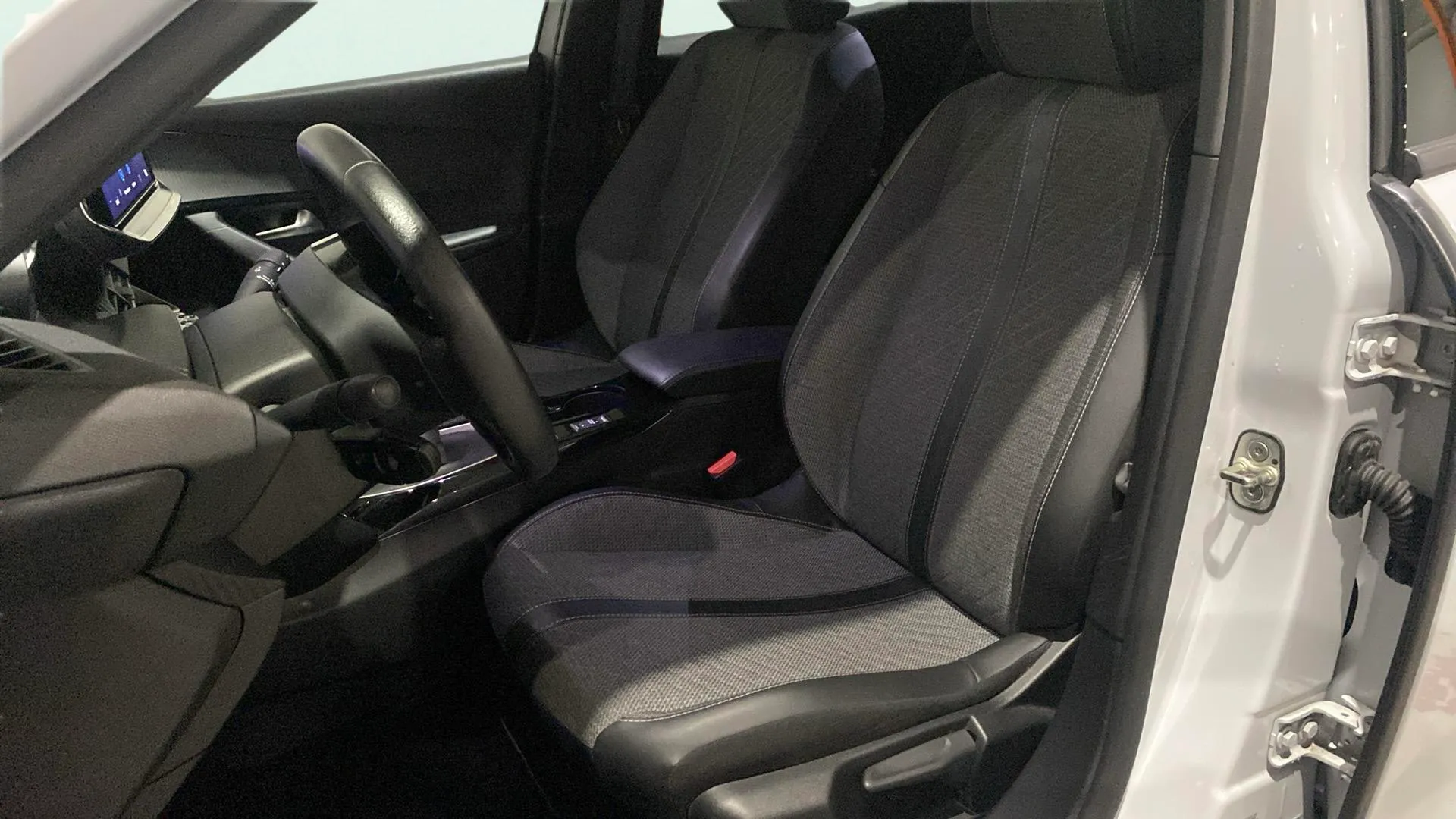Peugeot 2008 Allure PureTech 100 - foto 12