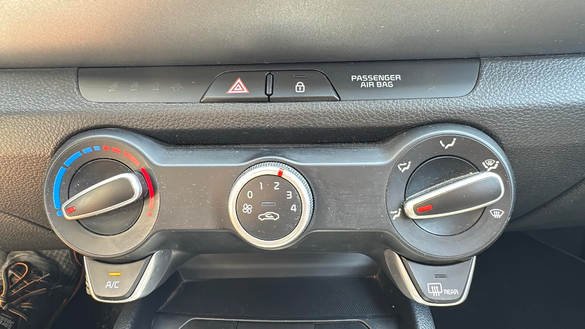 Kia Stonic 1.0 T-GDi MHEV Concept - foto 19