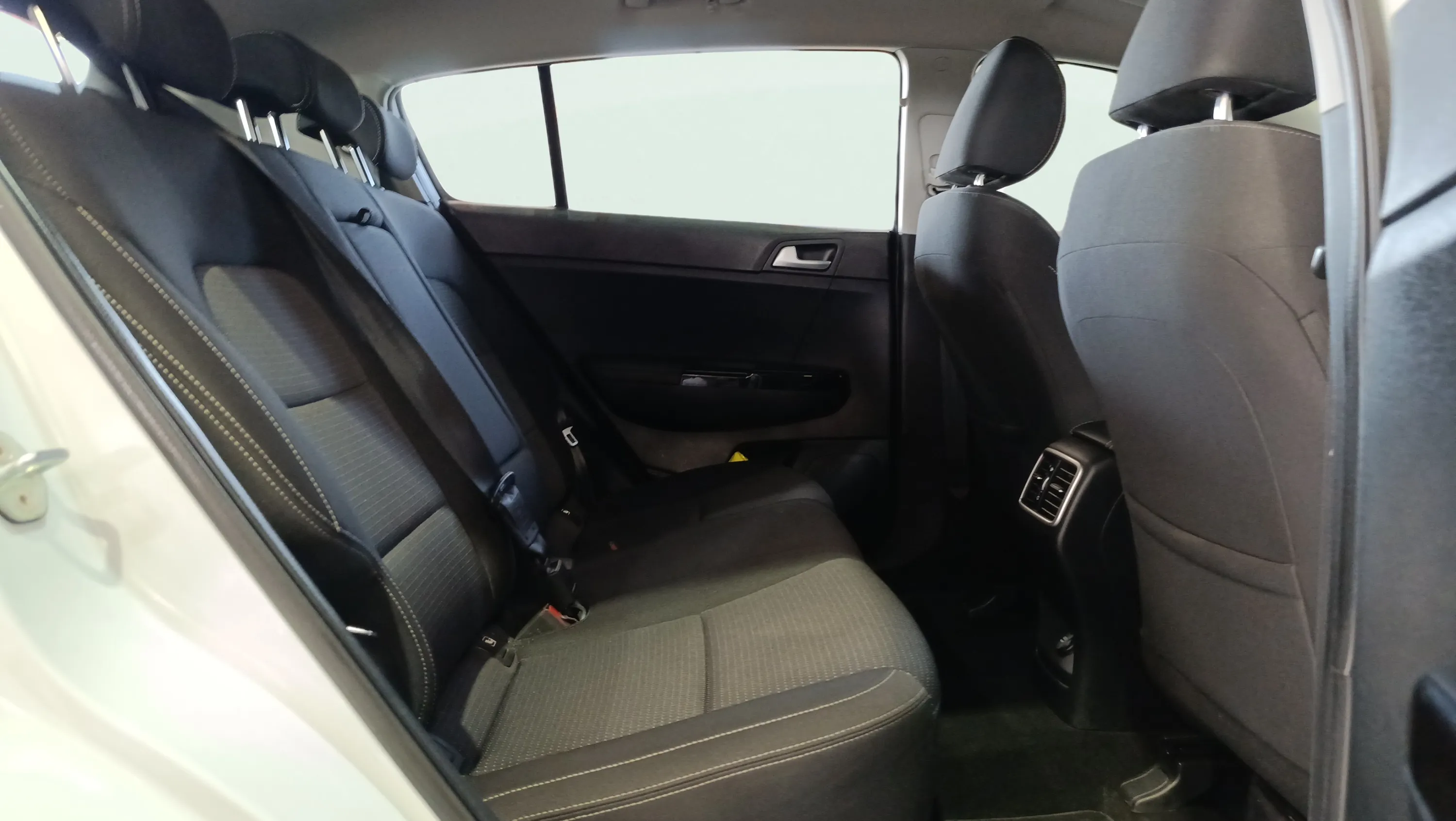 Kia Sportage 1.6 MHEV Drive 4x2 - foto 32